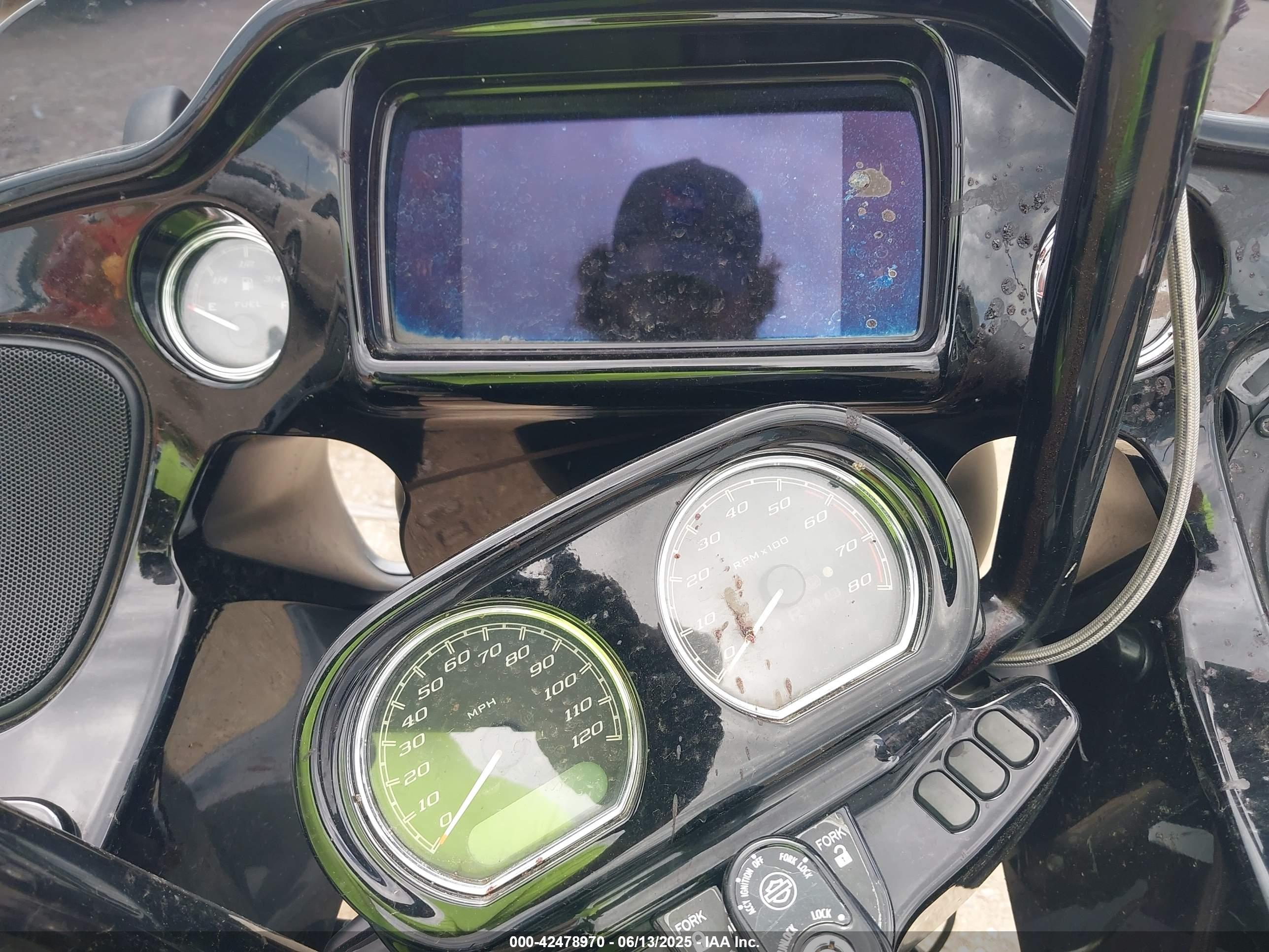 HARLEY-DAVIDSON FLTRXST image 7