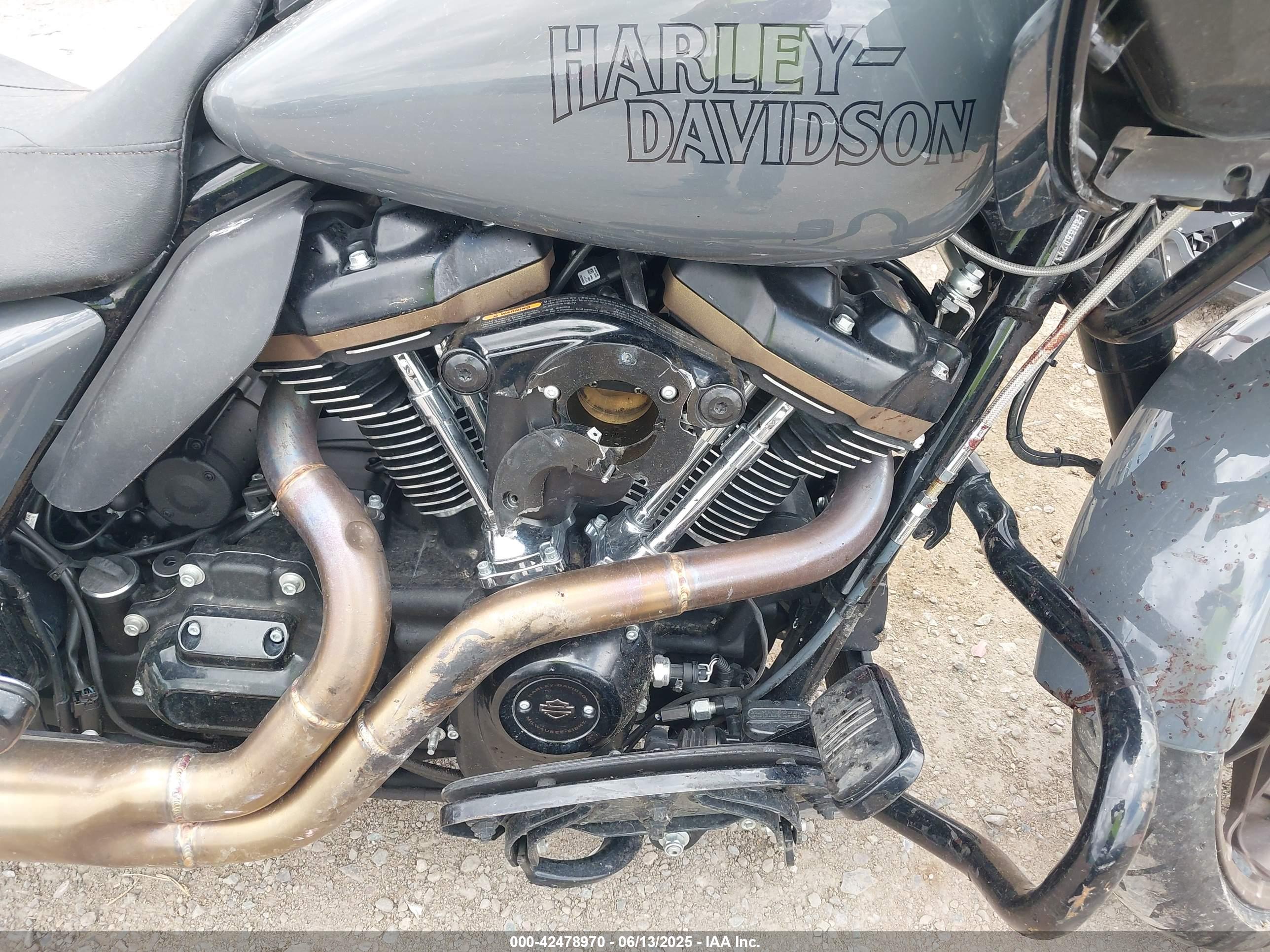 HARLEY-DAVIDSON FLTRXST image 8