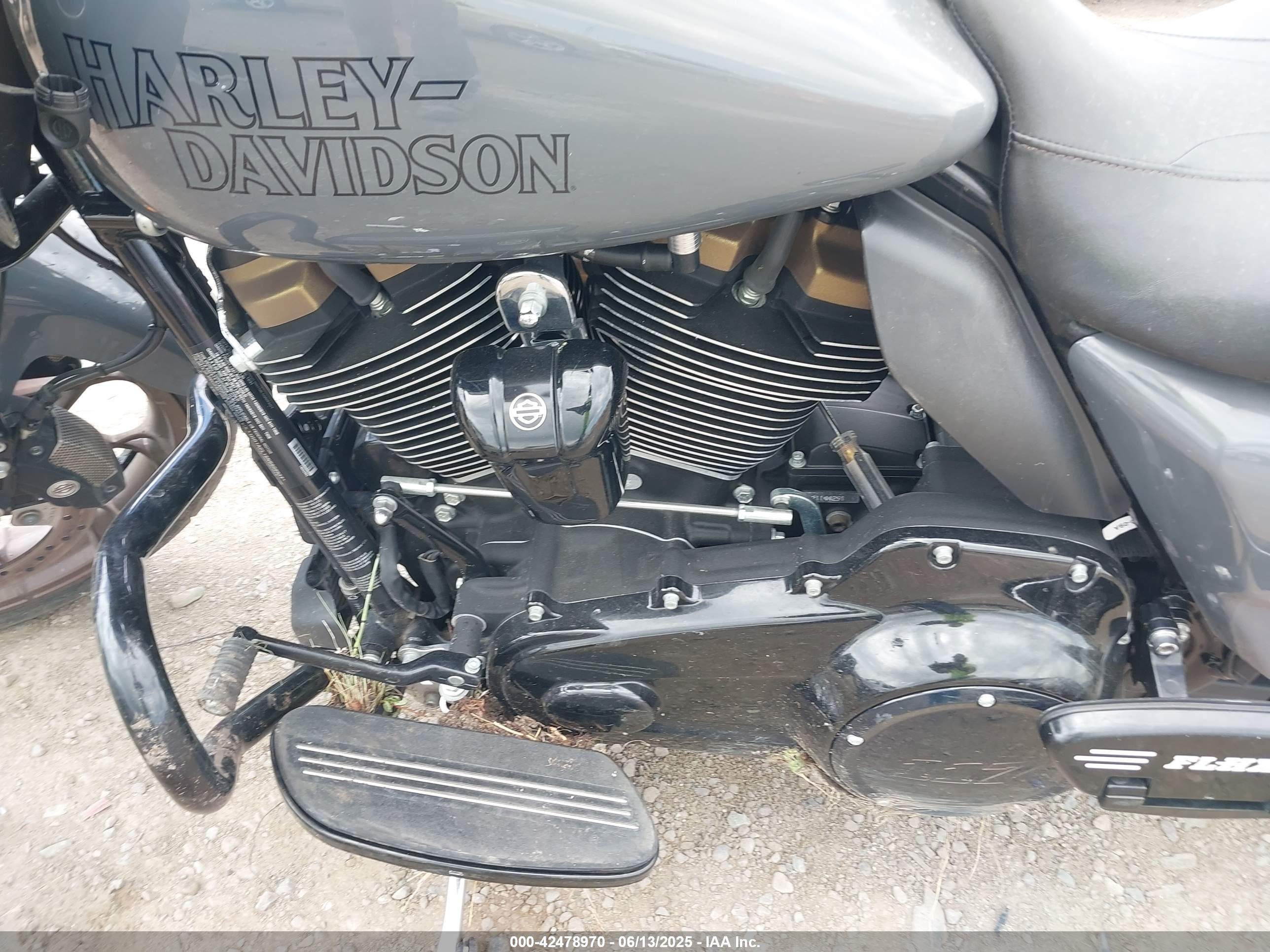 HARLEY-DAVIDSON FLTRXST image 9