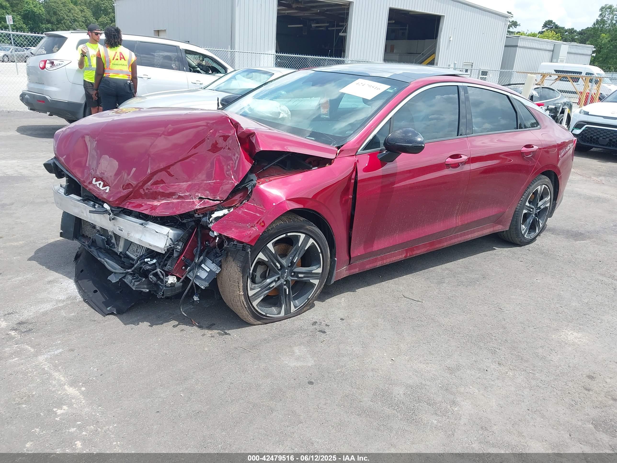 KIA K5 image 2