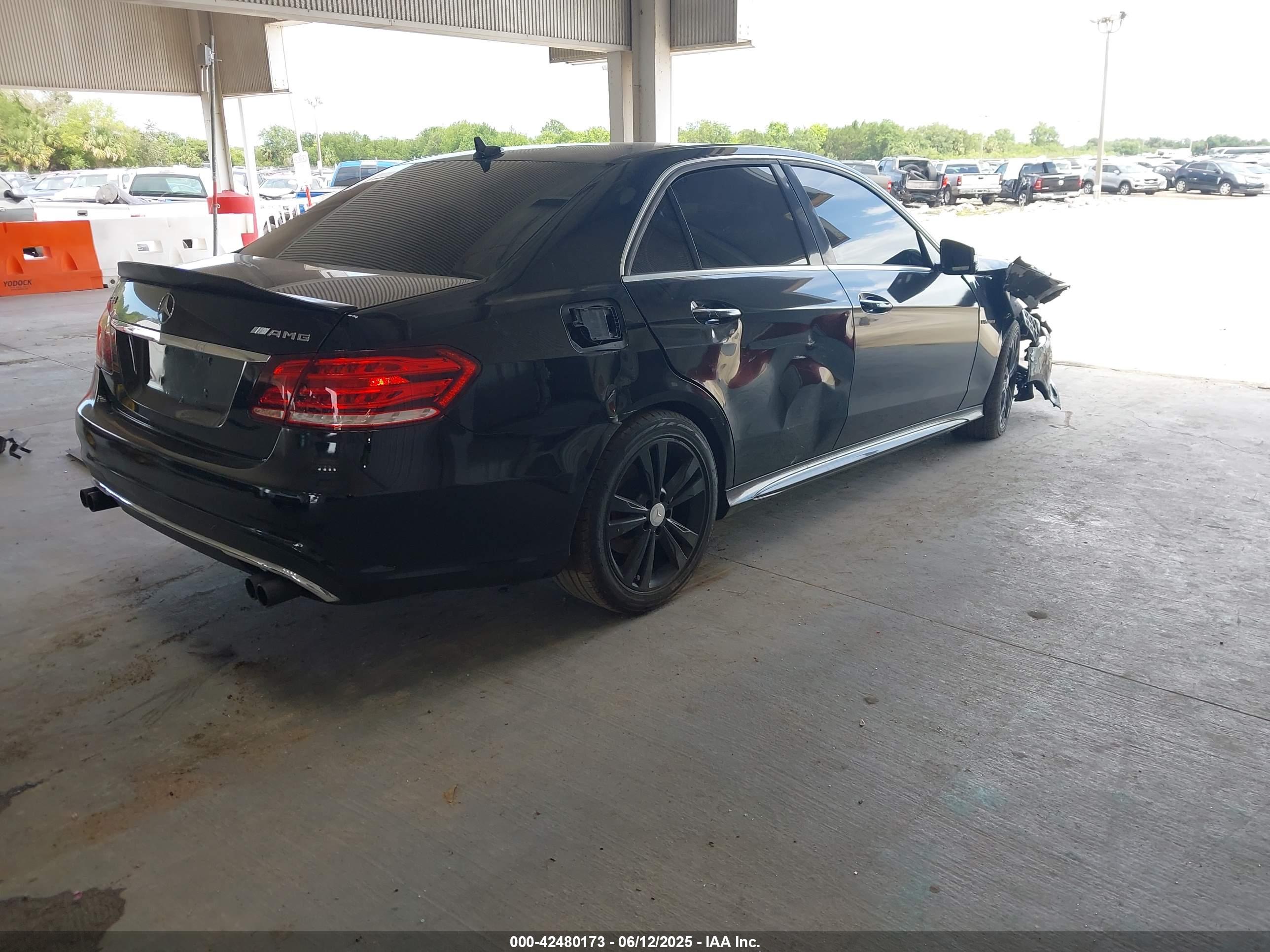 MERCEDES-BENZ E image 4