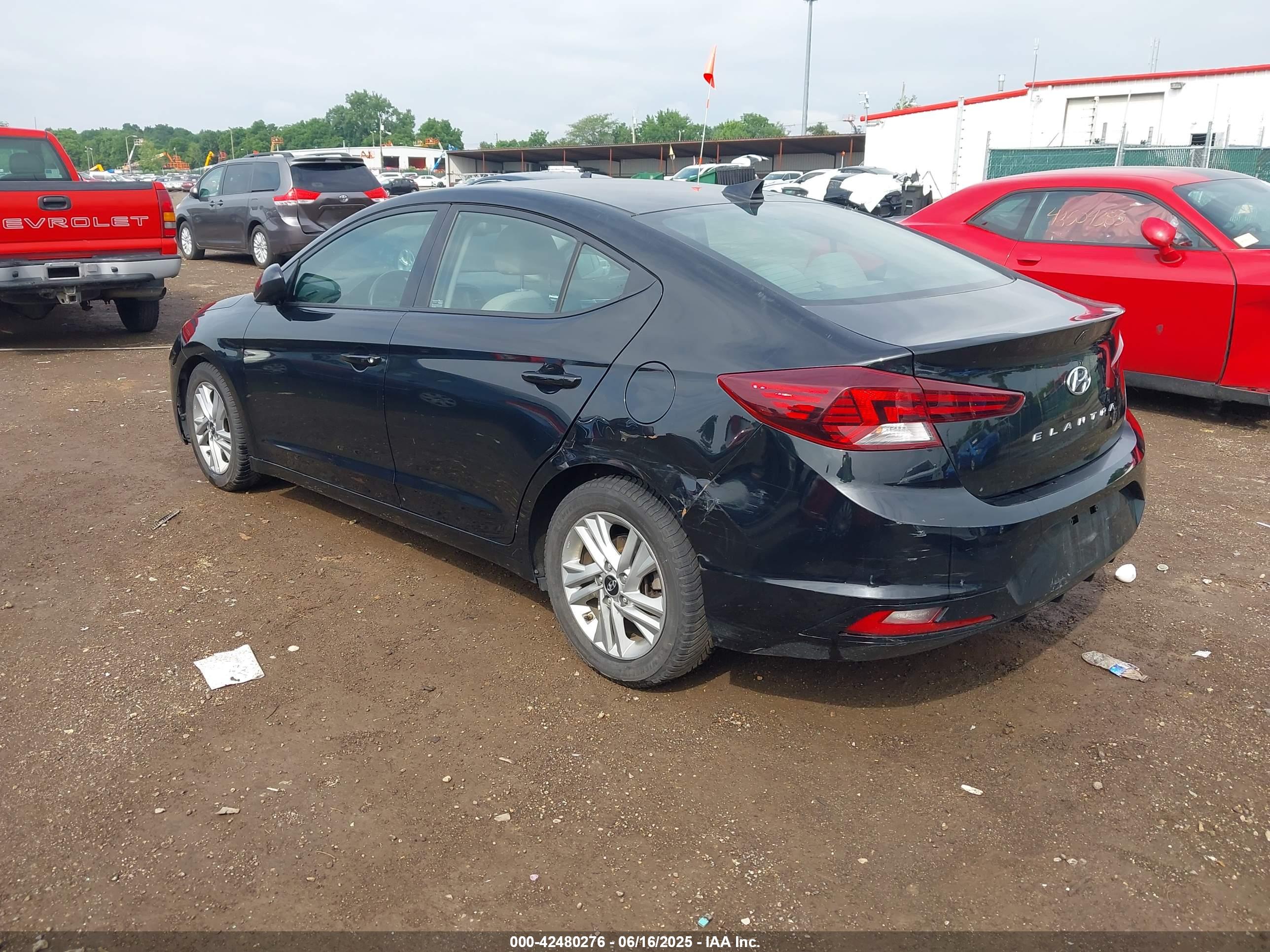 HYUNDAI ELANTRA image 3
