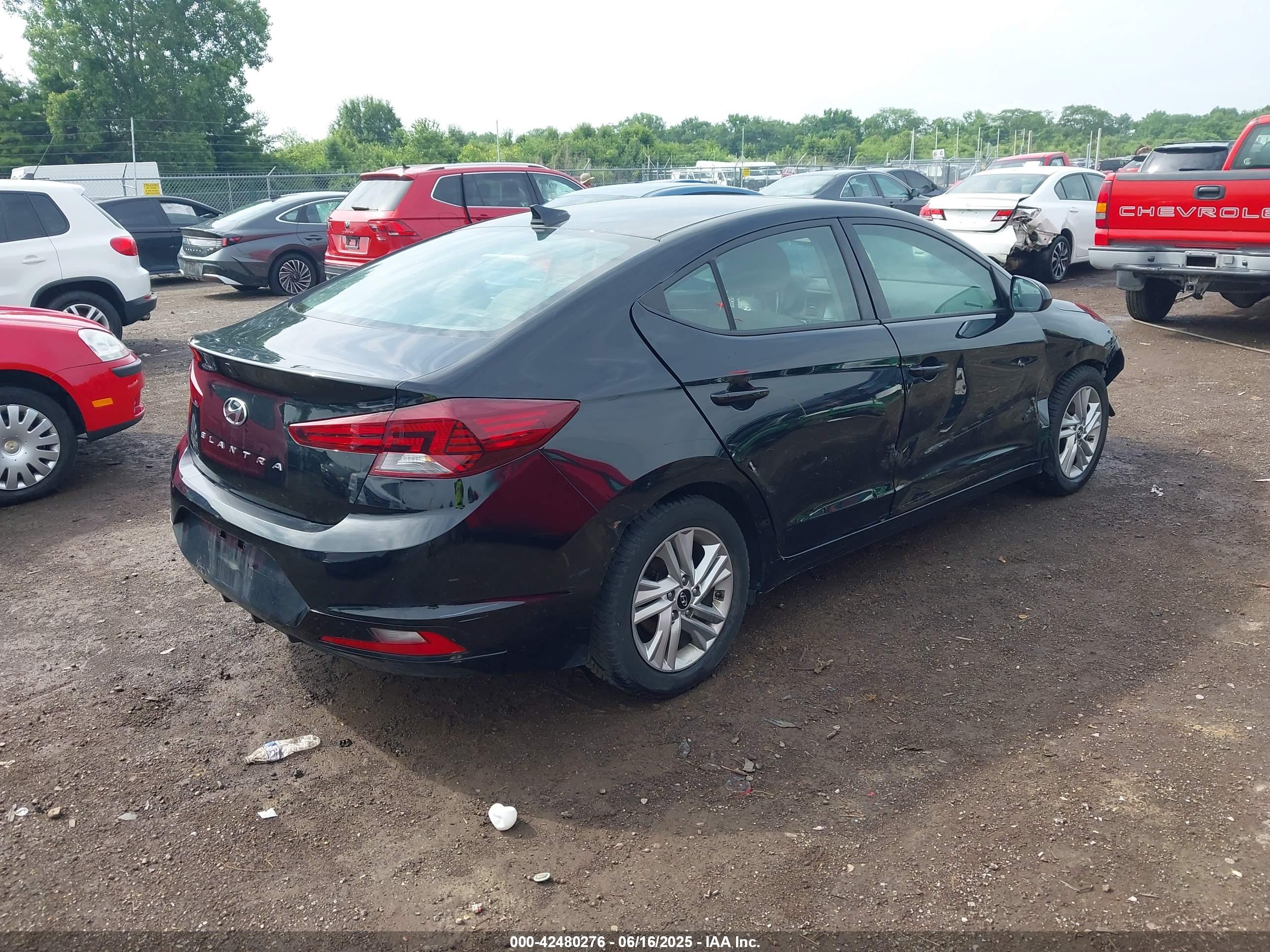 HYUNDAI ELANTRA image 4