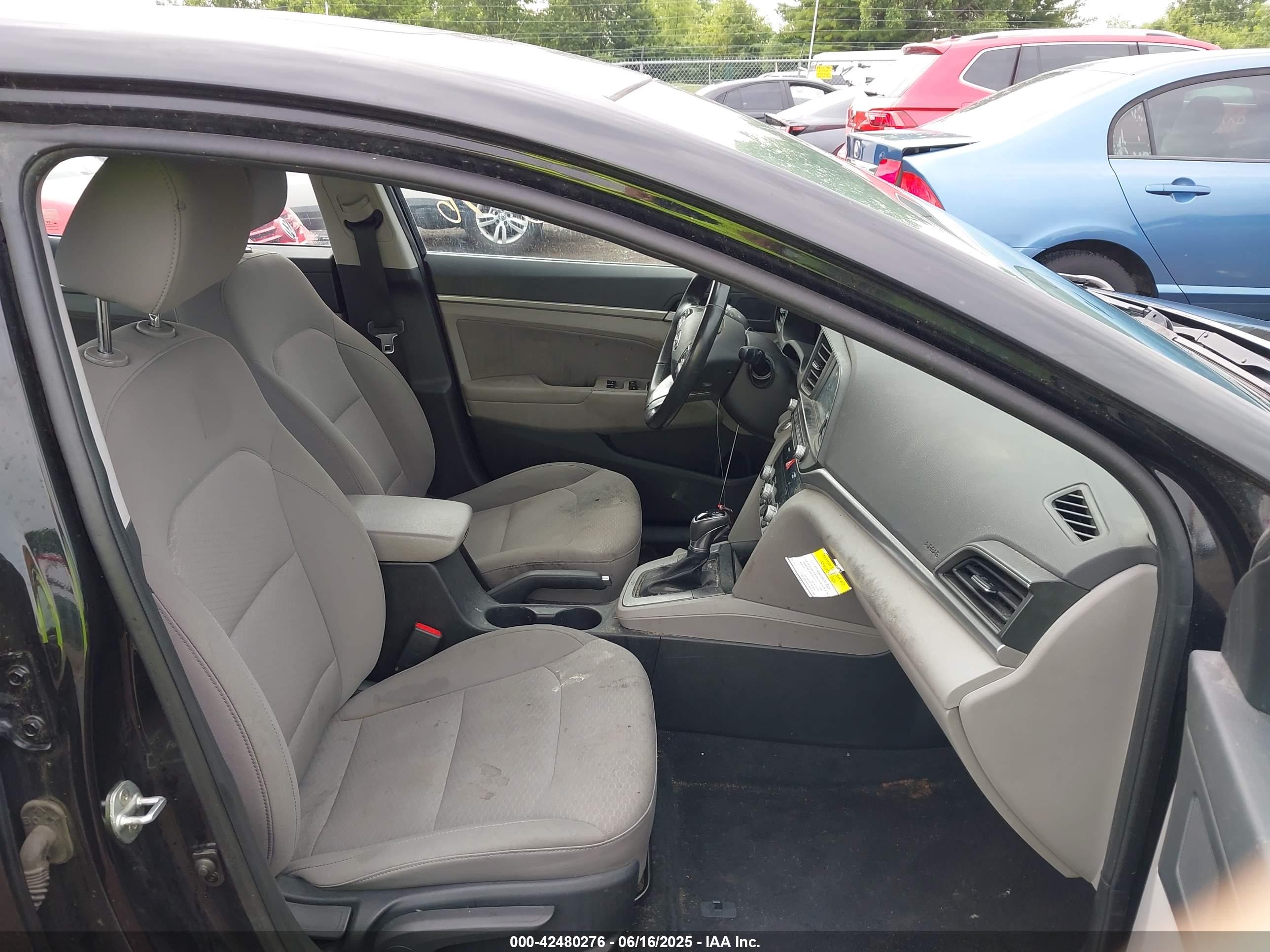 HYUNDAI ELANTRA image 5