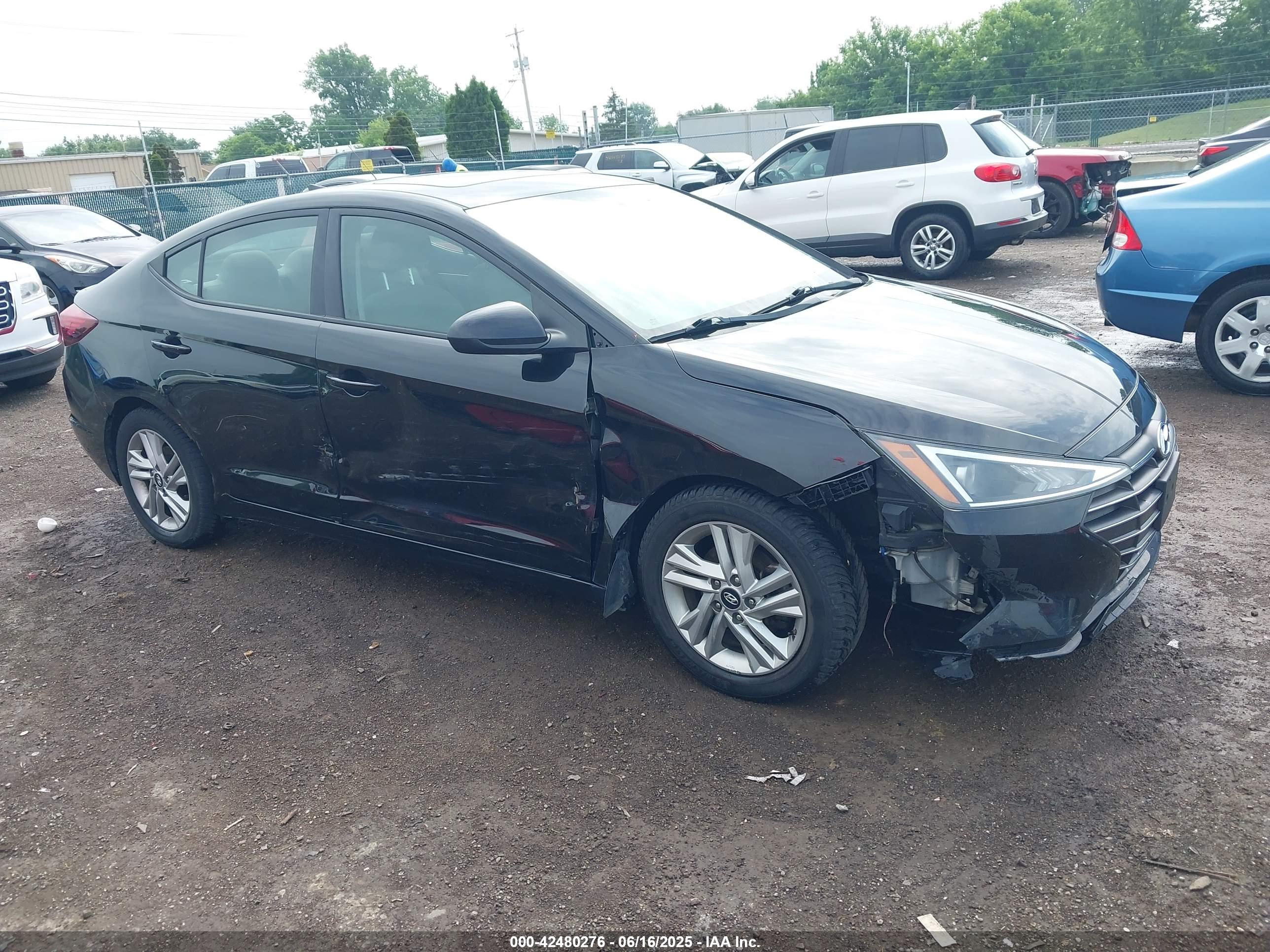 HYUNDAI ELANTRA image 6