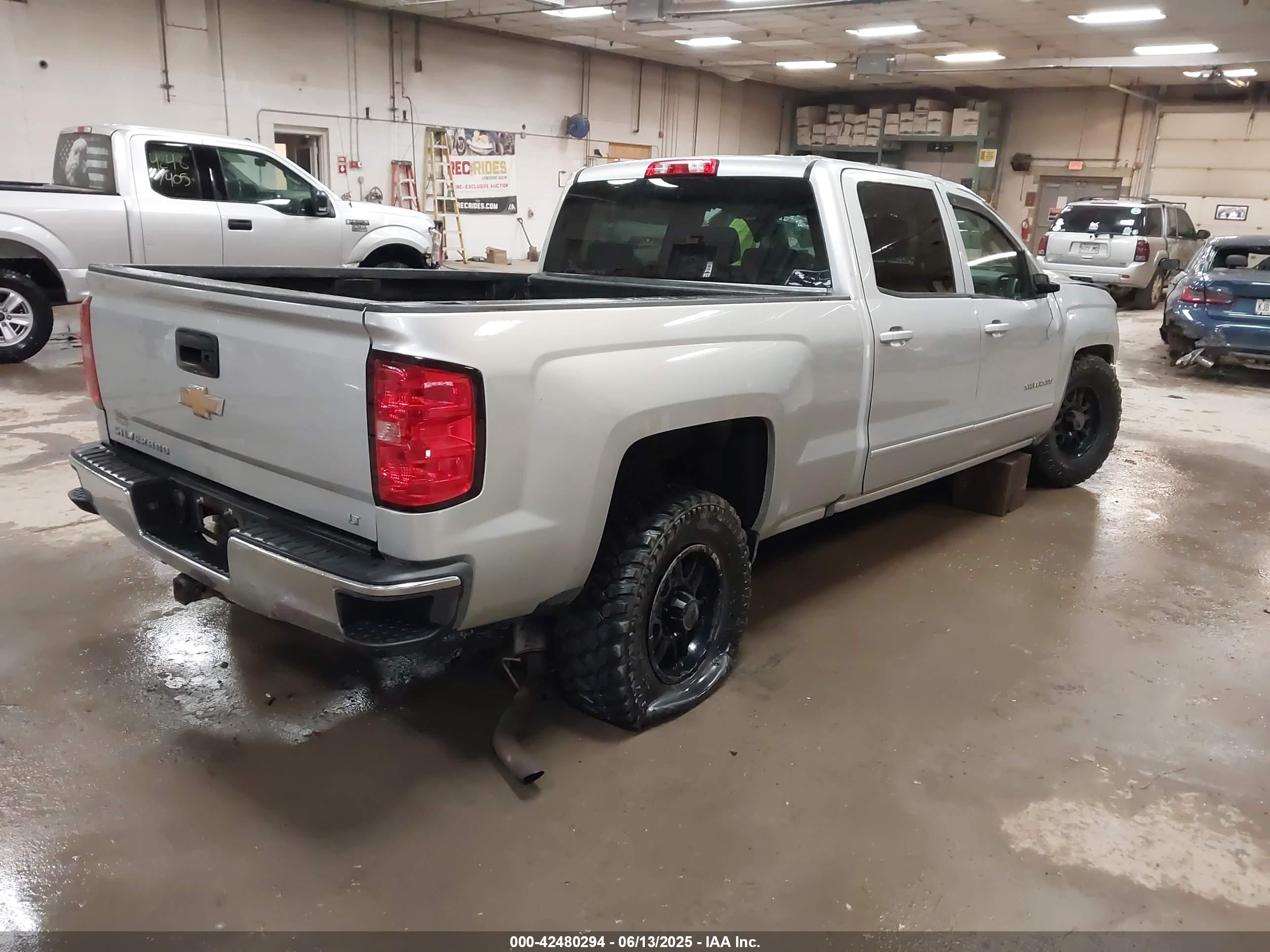 CHEVROLET SILVERADO image 4