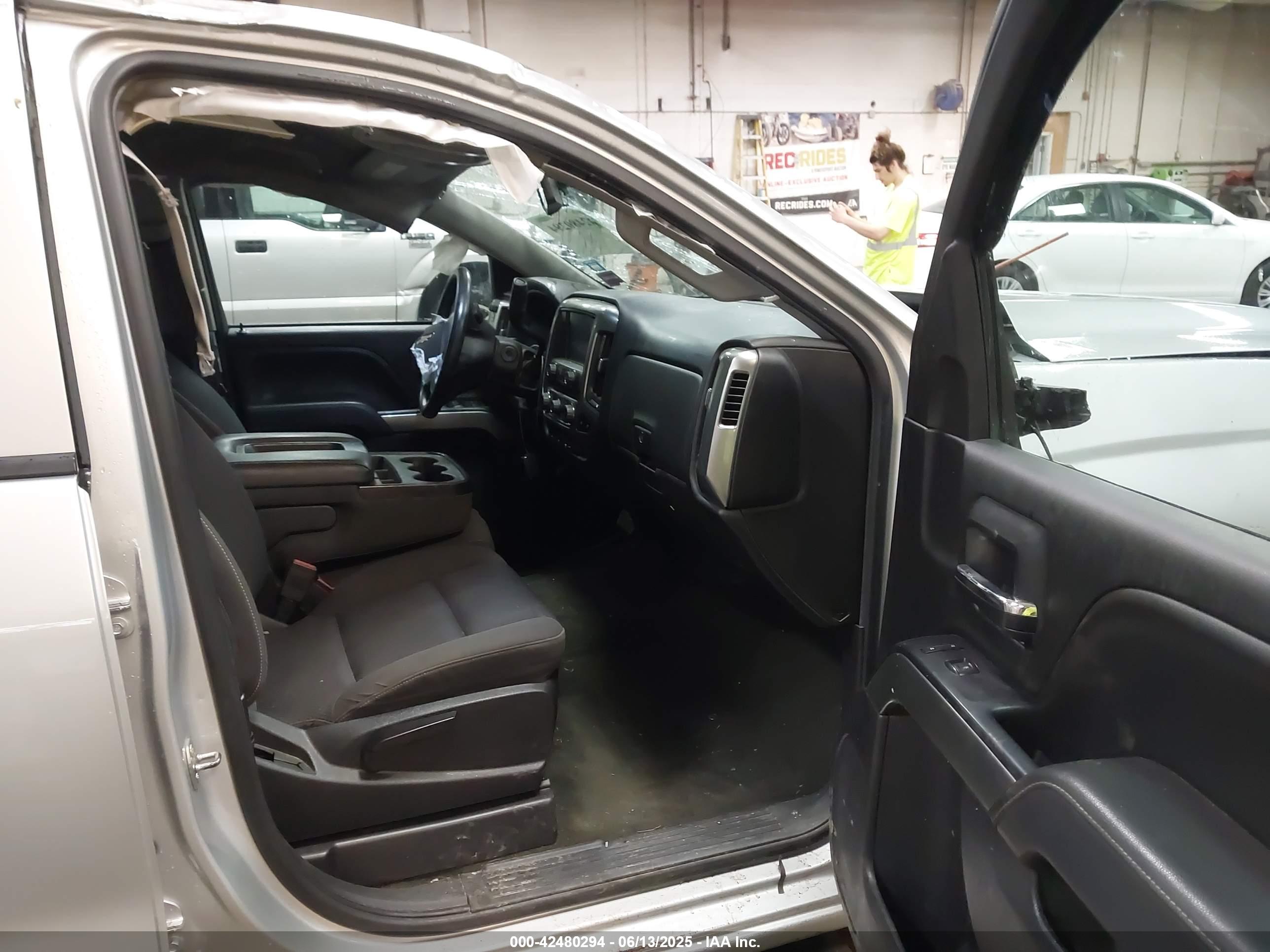 CHEVROLET SILVERADO image 5