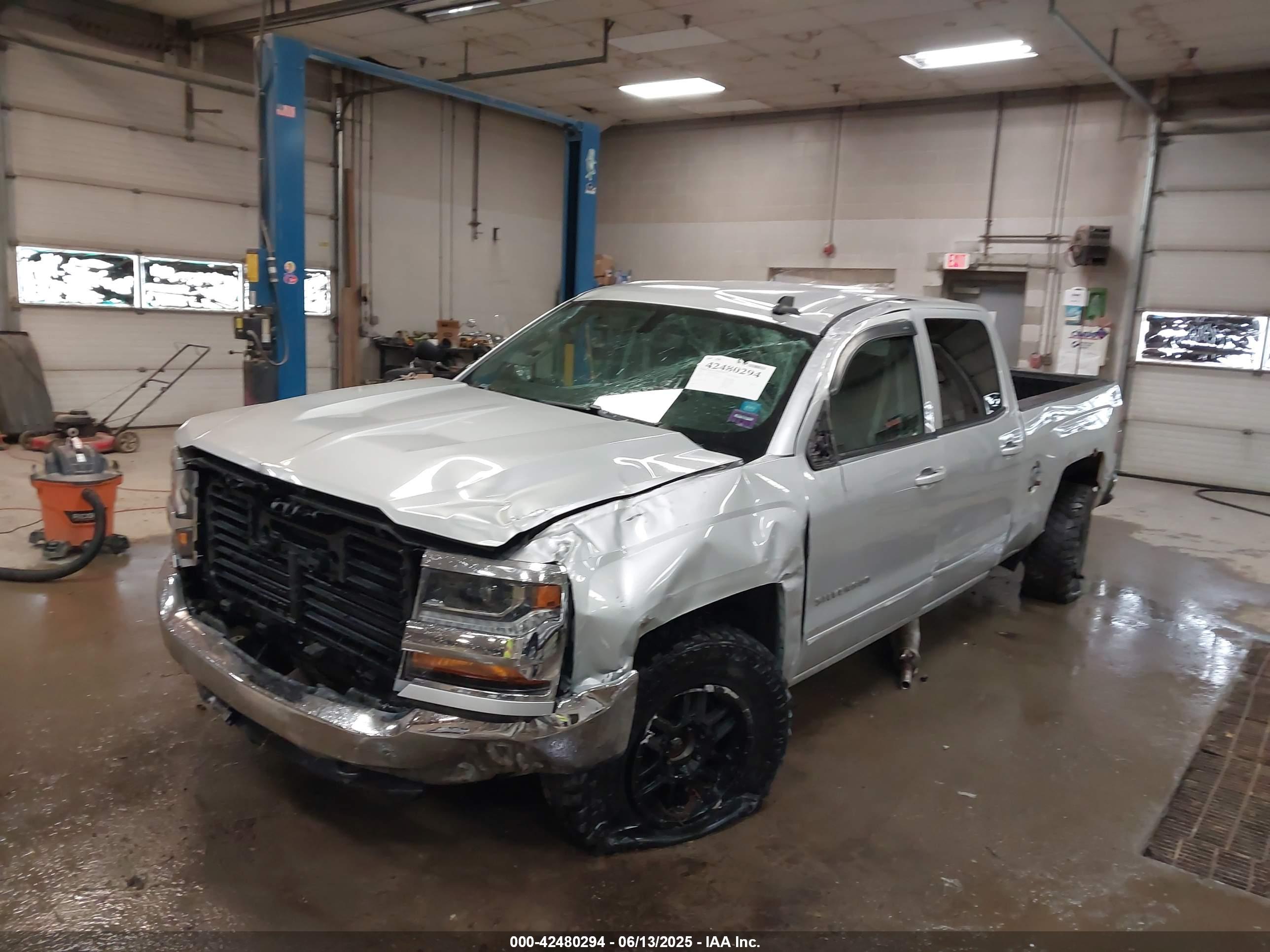 CHEVROLET SILVERADO image 6