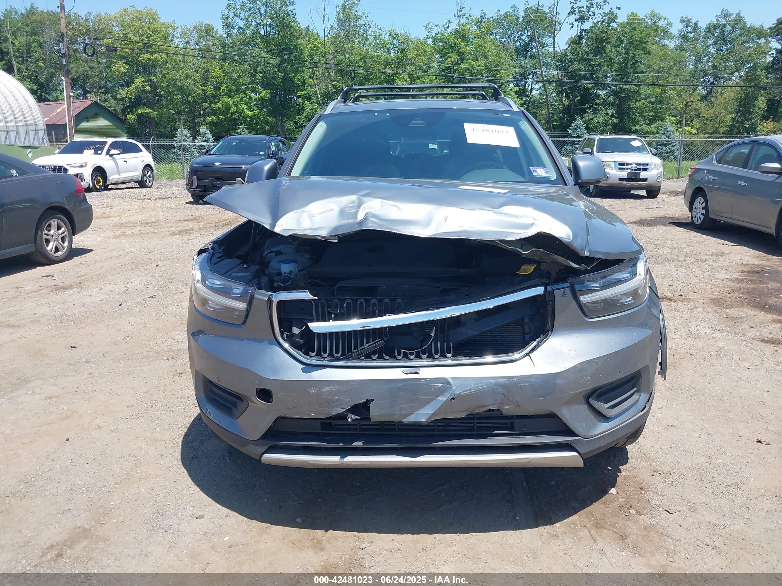 VOLVO XC40 image 6