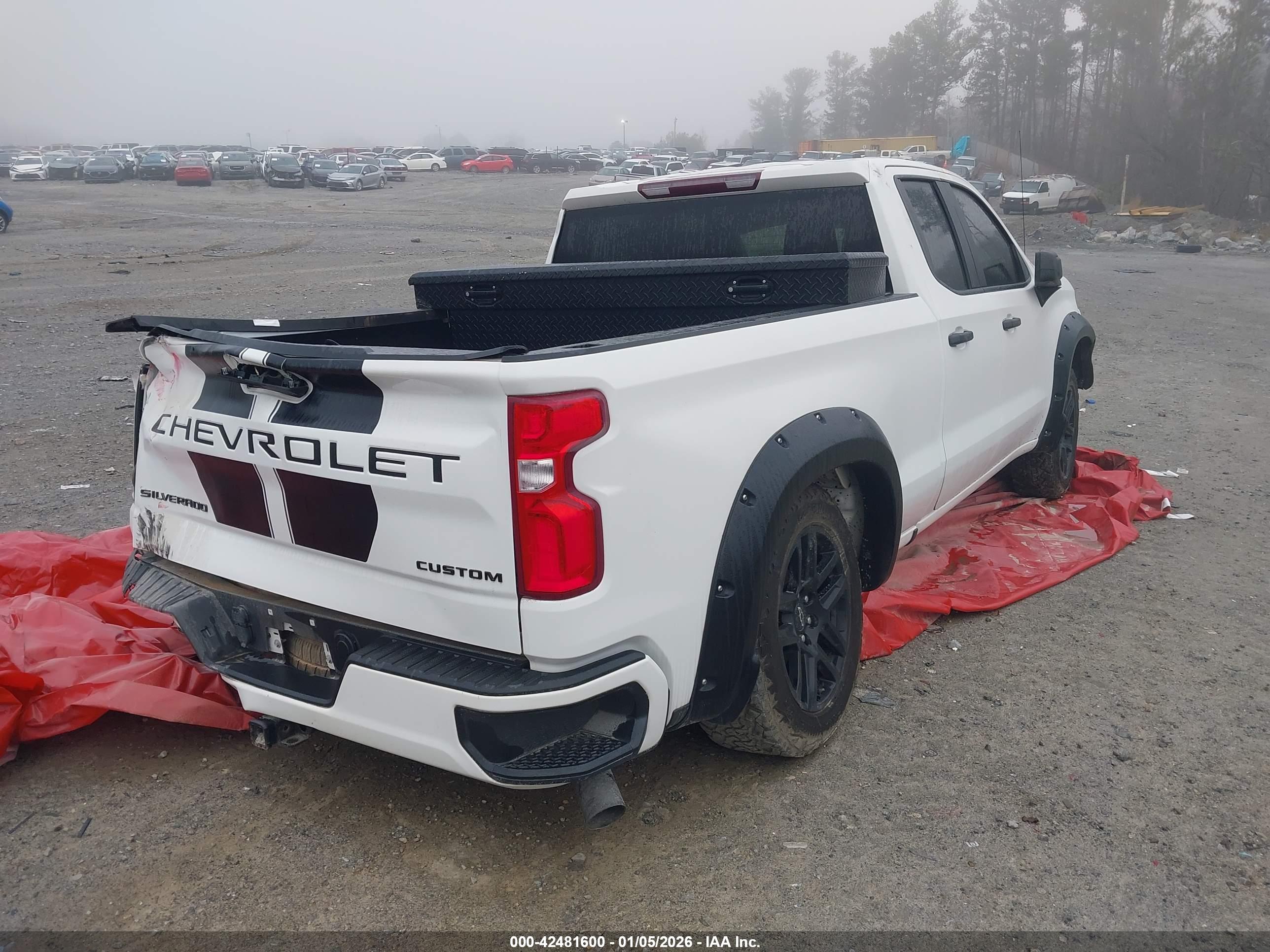CHEVROLET SILVERADO image 4