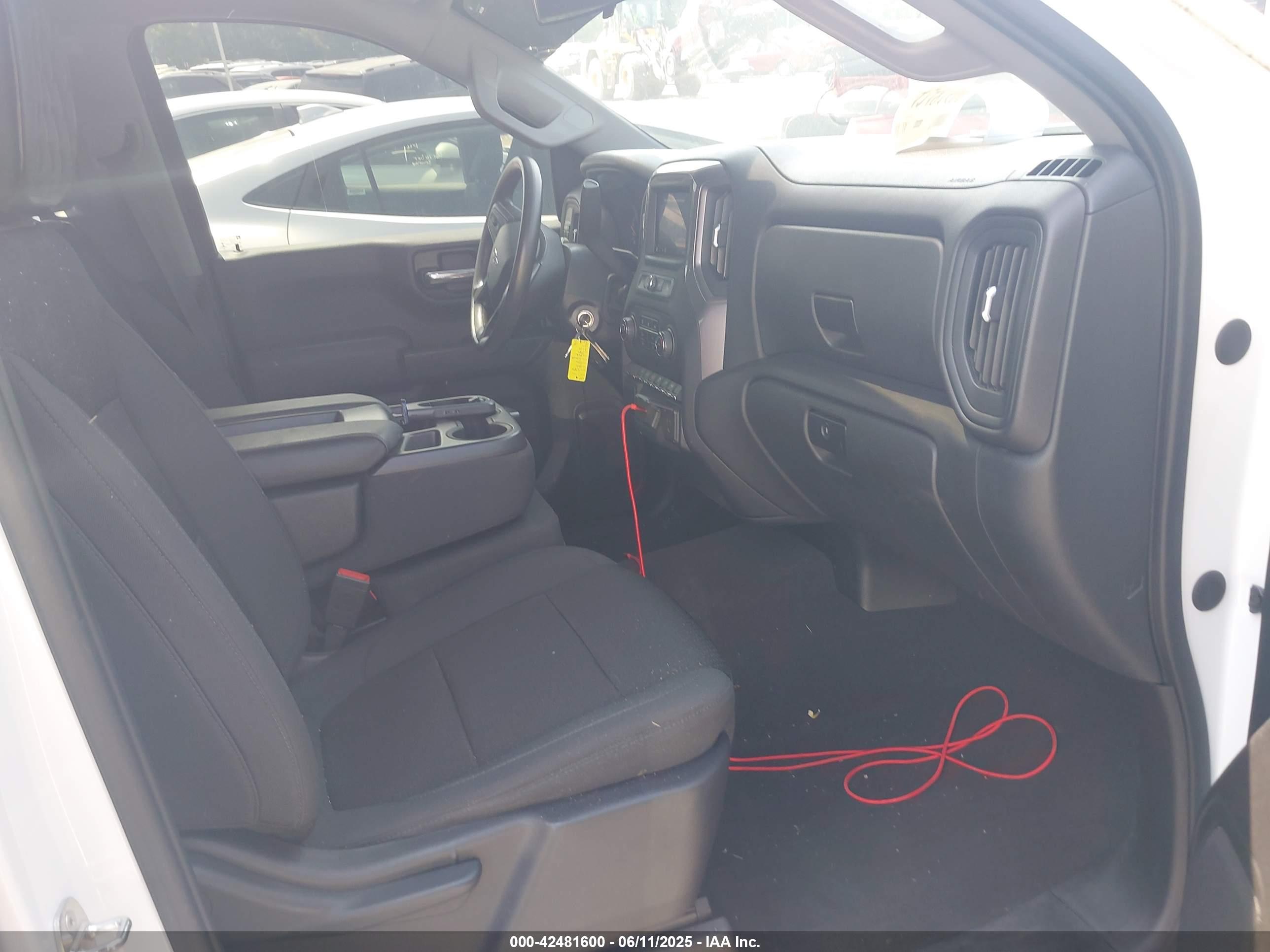 CHEVROLET SILVERADO image 5