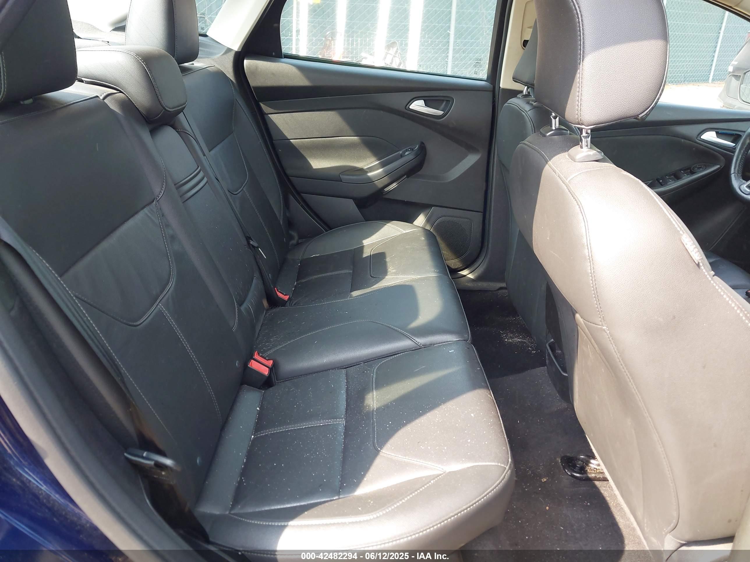 FORD FOCUS image 8