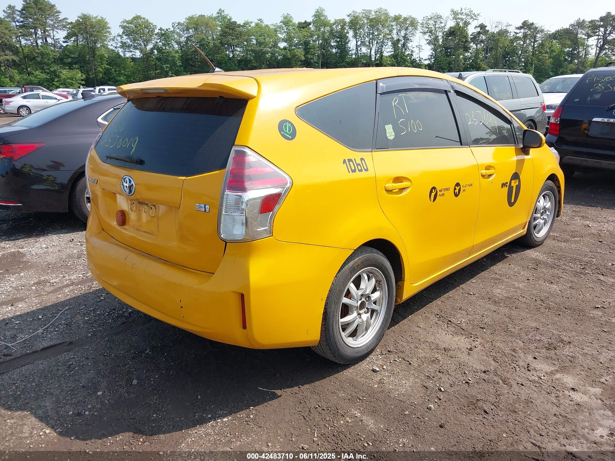 TOYOTA PRIUS image 4