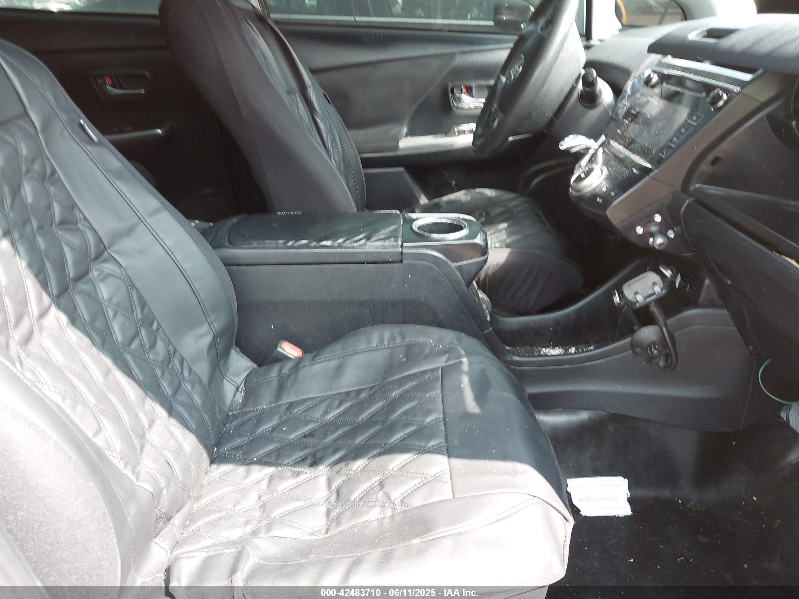TOYOTA PRIUS image 5