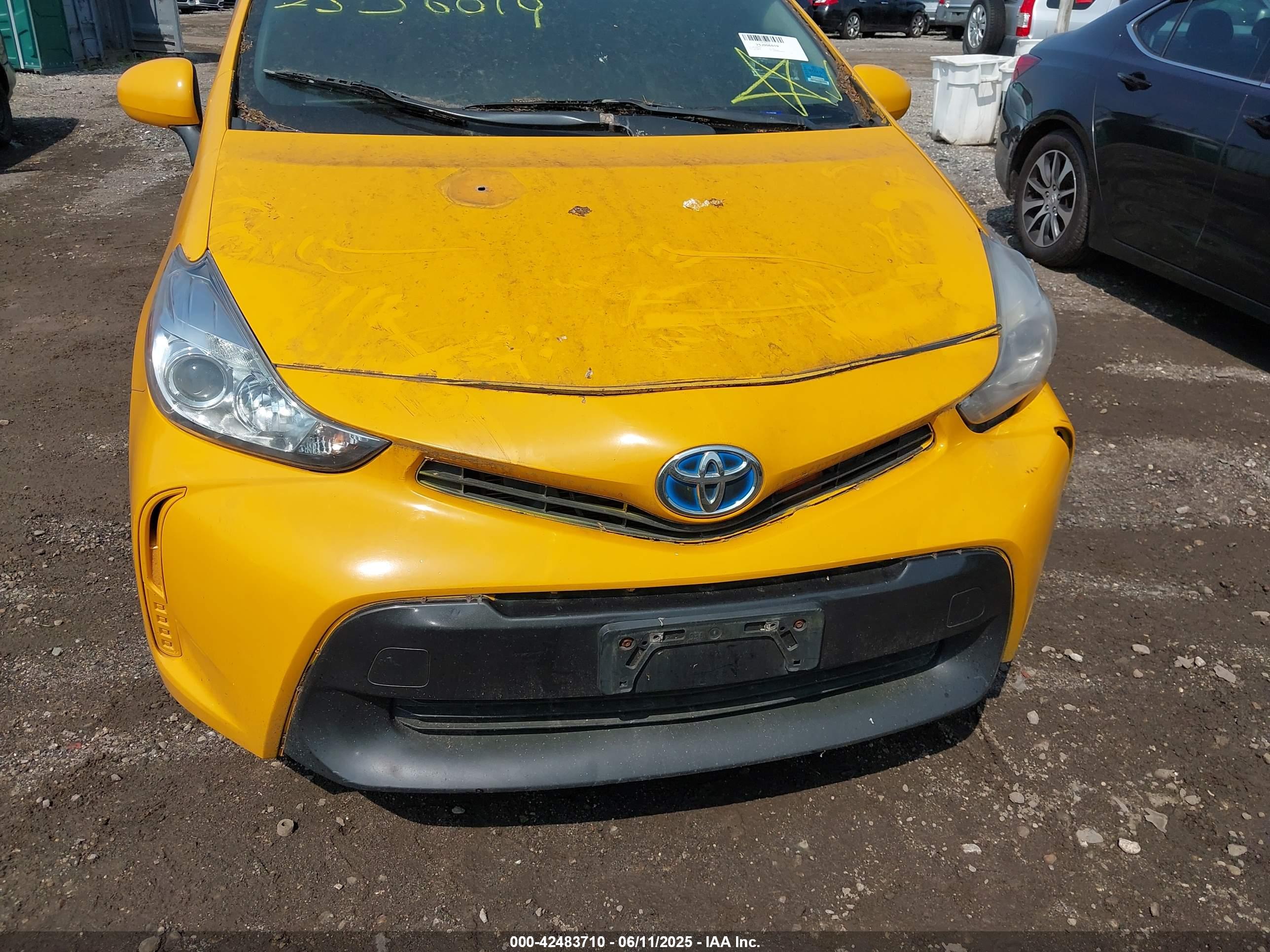 TOYOTA PRIUS image 6
