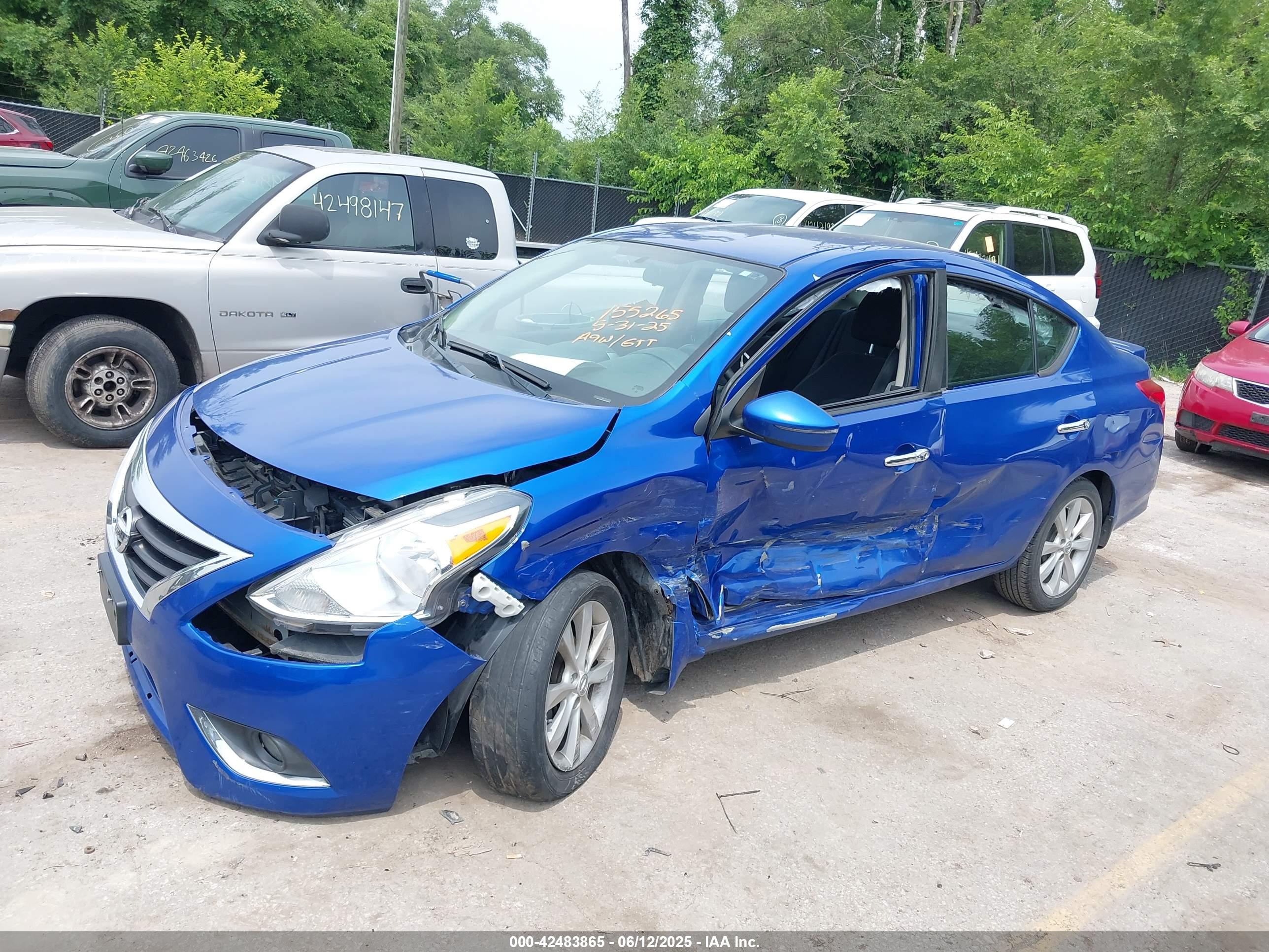 NISSAN VERSA image 2