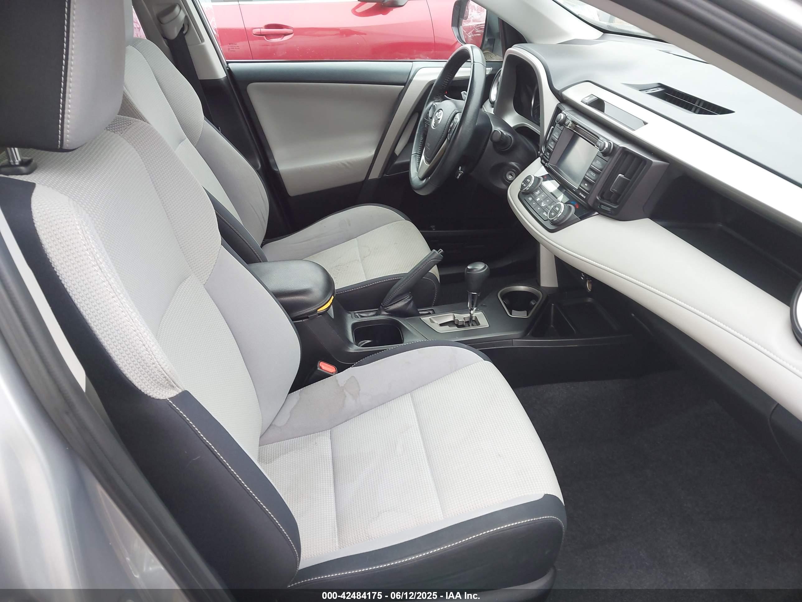 TOYOTA RAV4 image 5