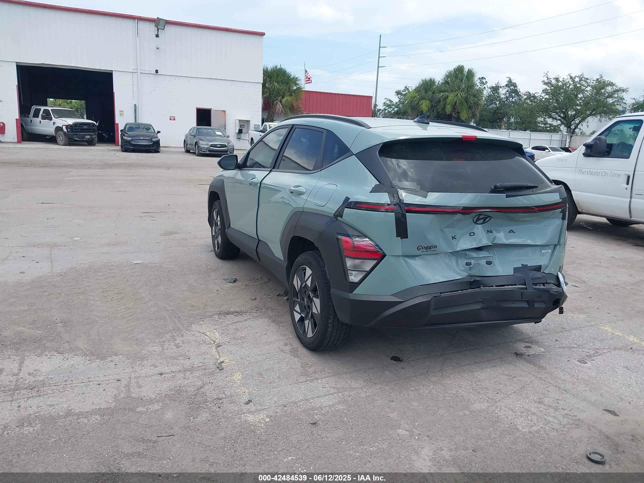 HYUNDAI KONA image 3