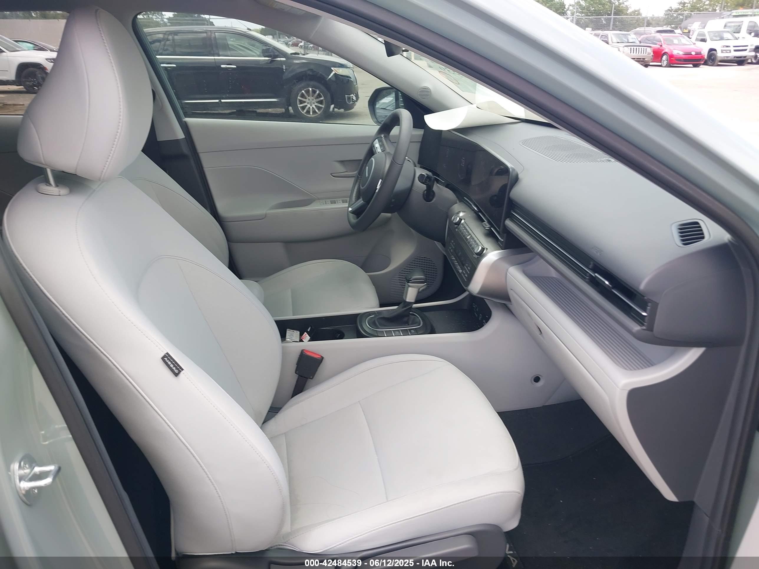 HYUNDAI KONA image 5