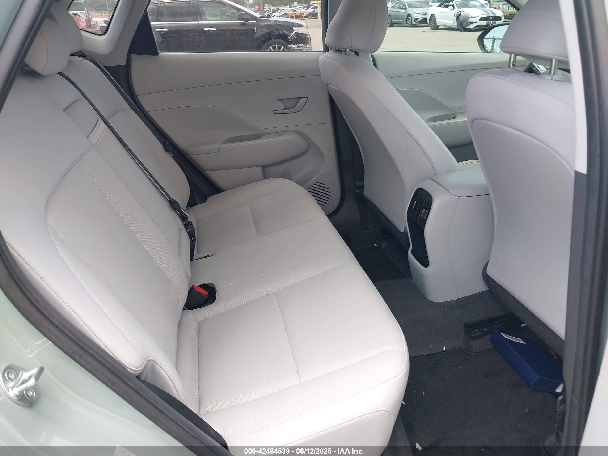 HYUNDAI KONA image 8