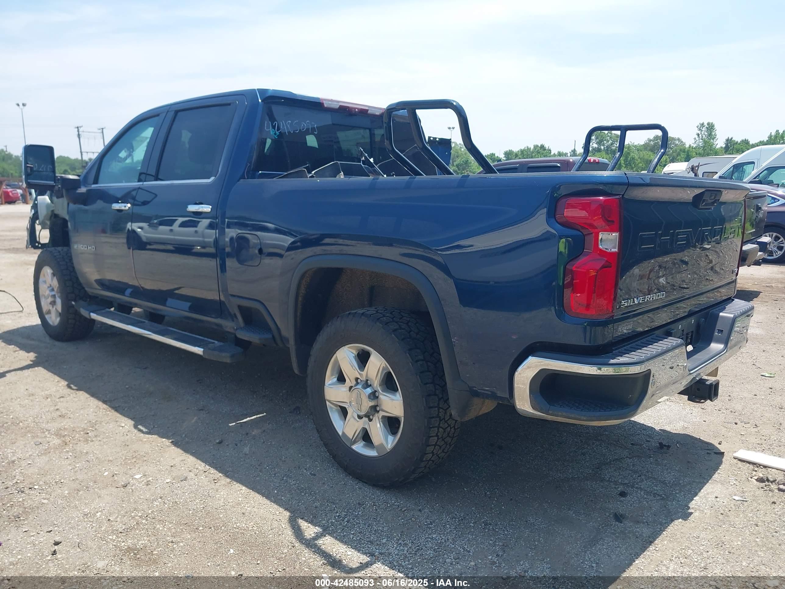 CHEVROLET SILVERADO image 3