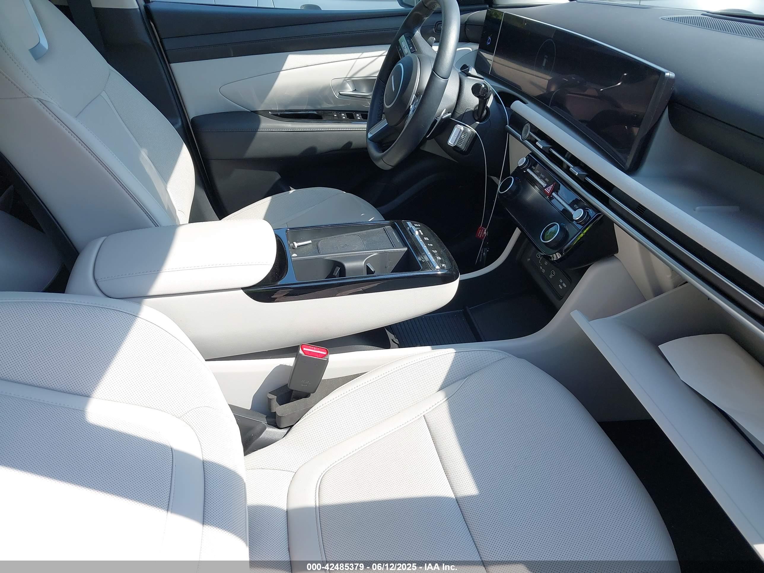 HYUNDAI TUCSON image 5