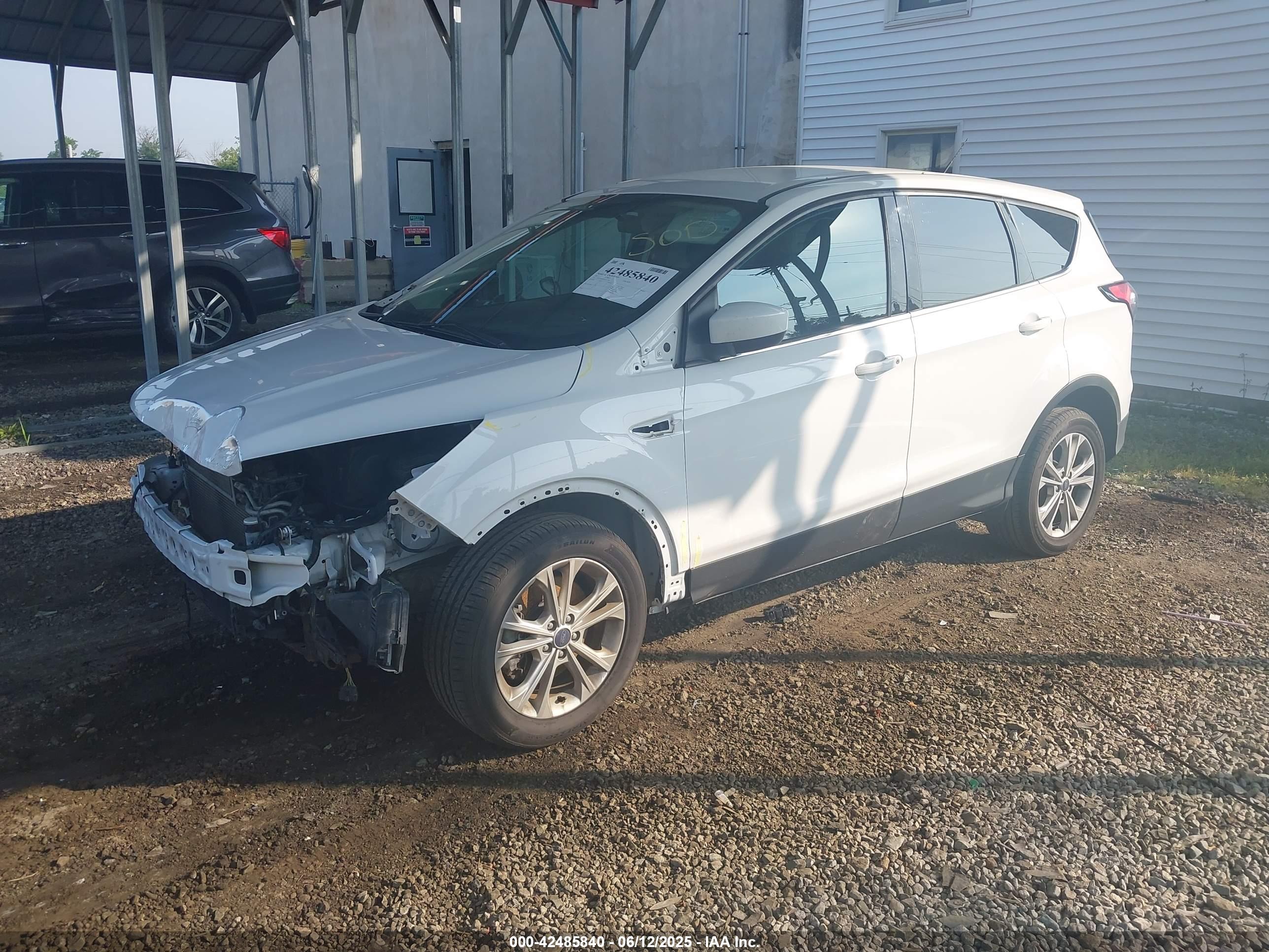 FORD ESCAPE image 2