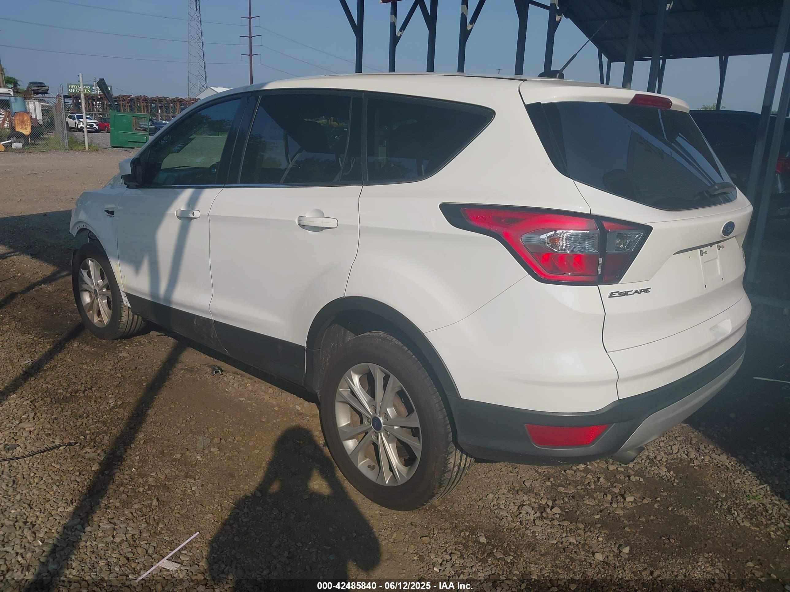 FORD ESCAPE image 3