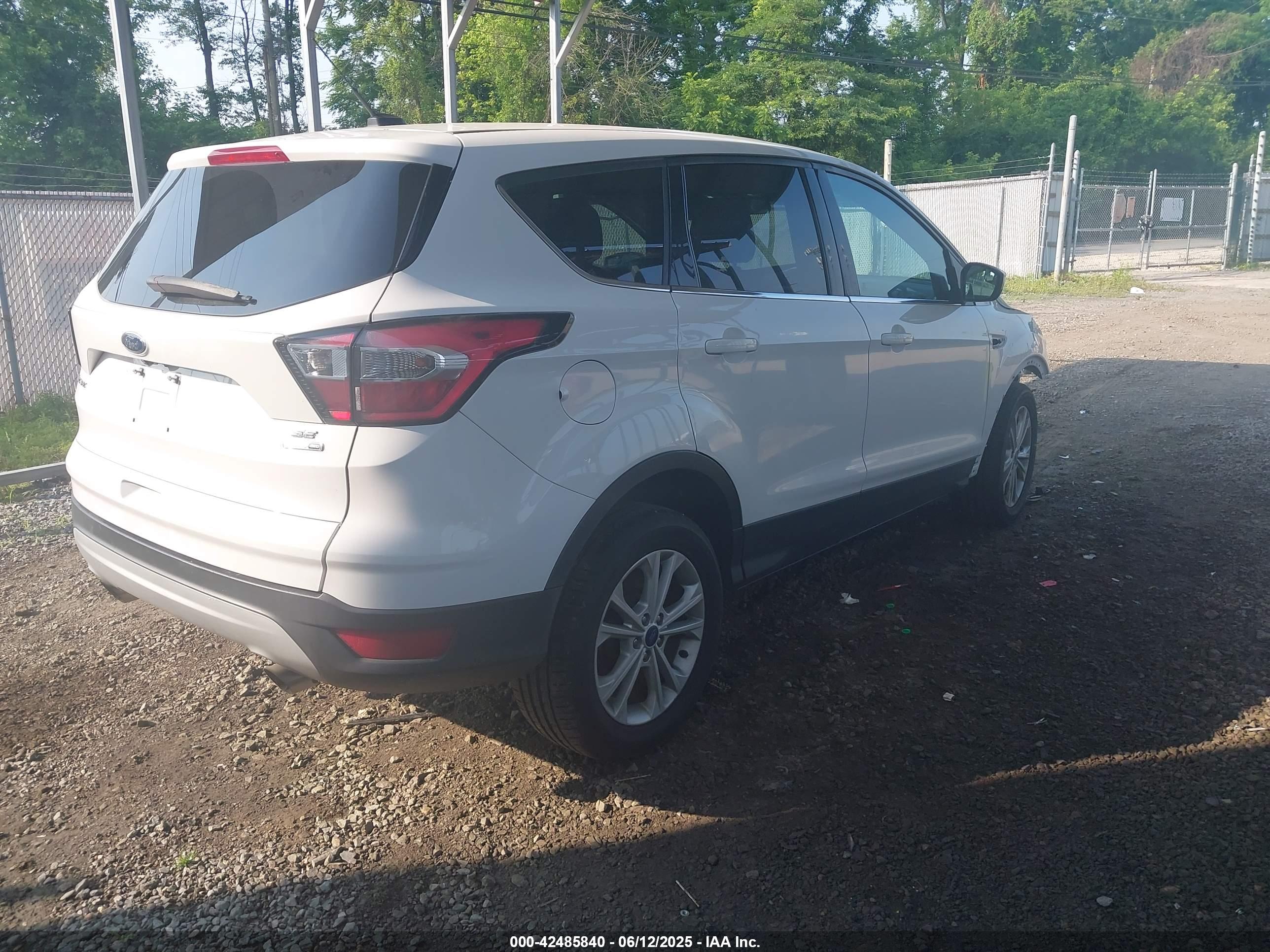 FORD ESCAPE image 4