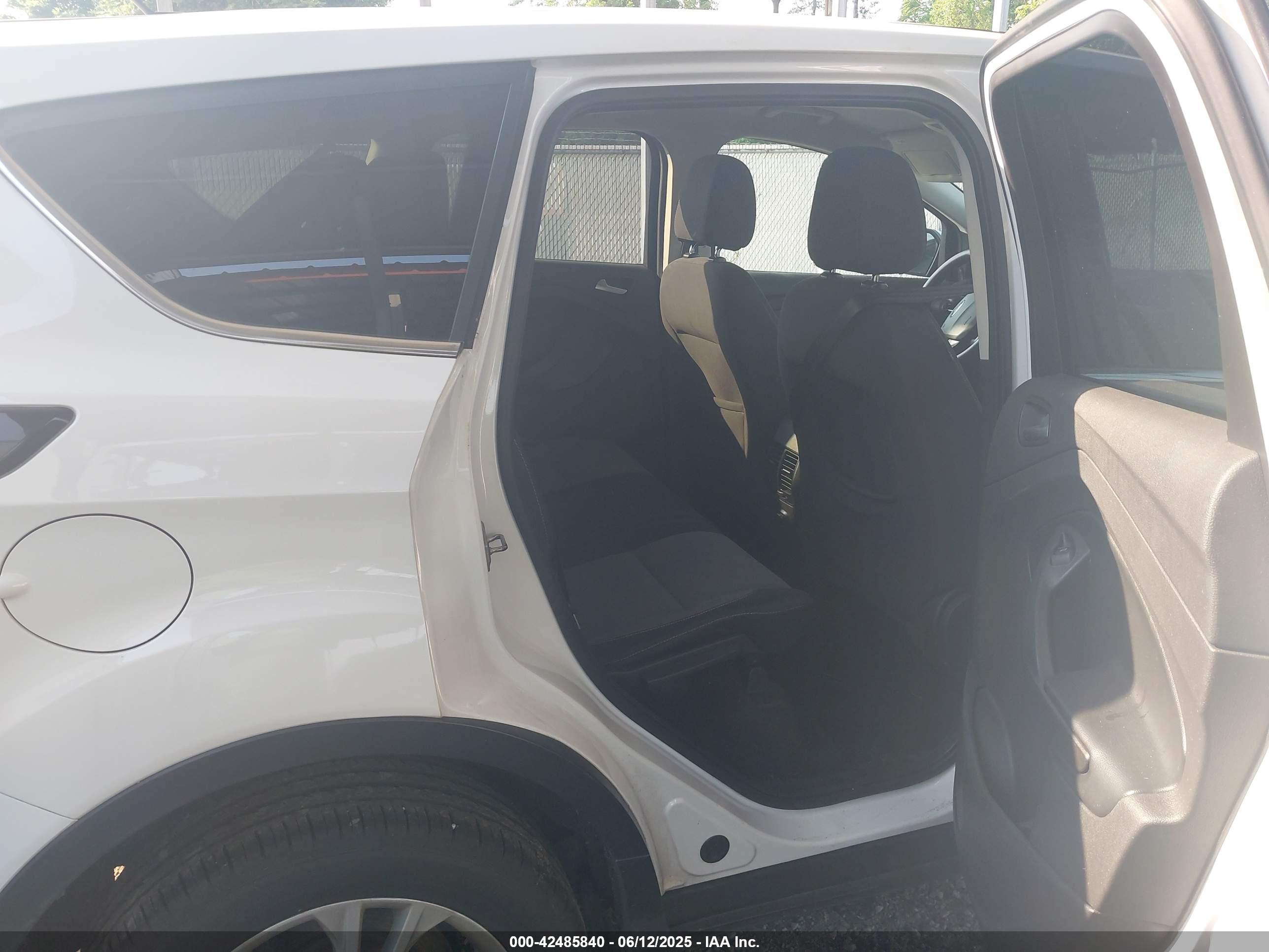 FORD ESCAPE image 8