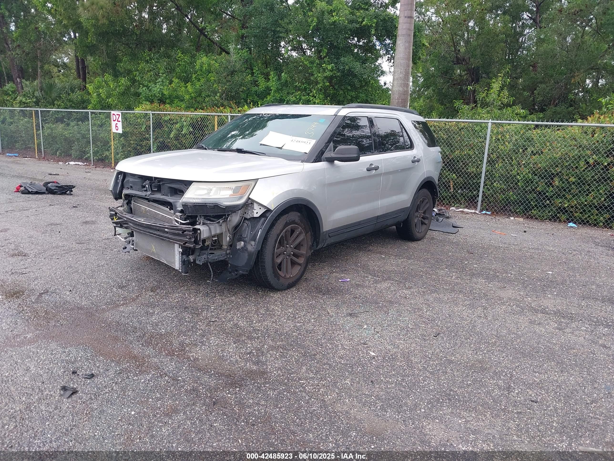 FORD EXPLORER image 2
