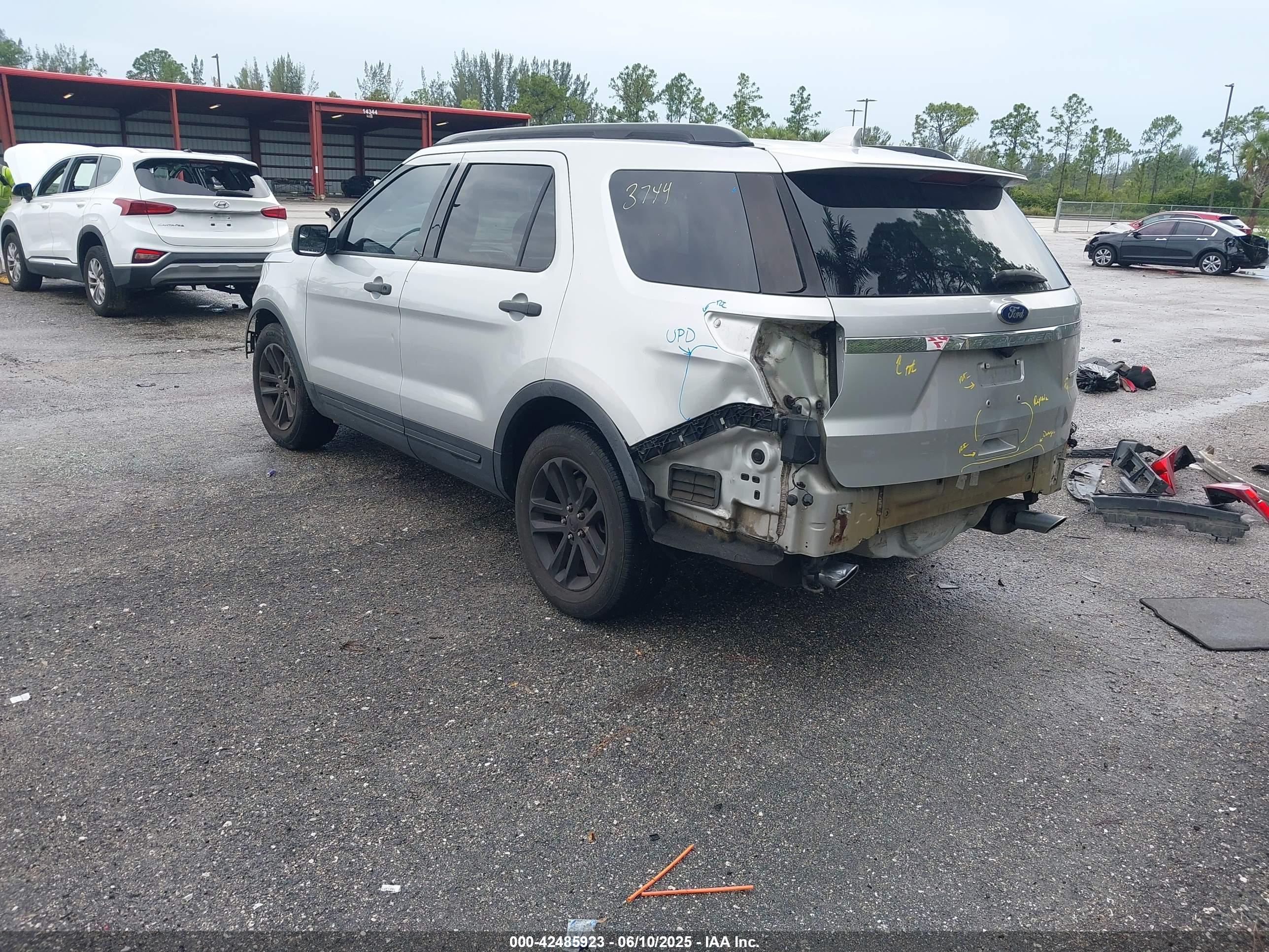 FORD EXPLORER image 3