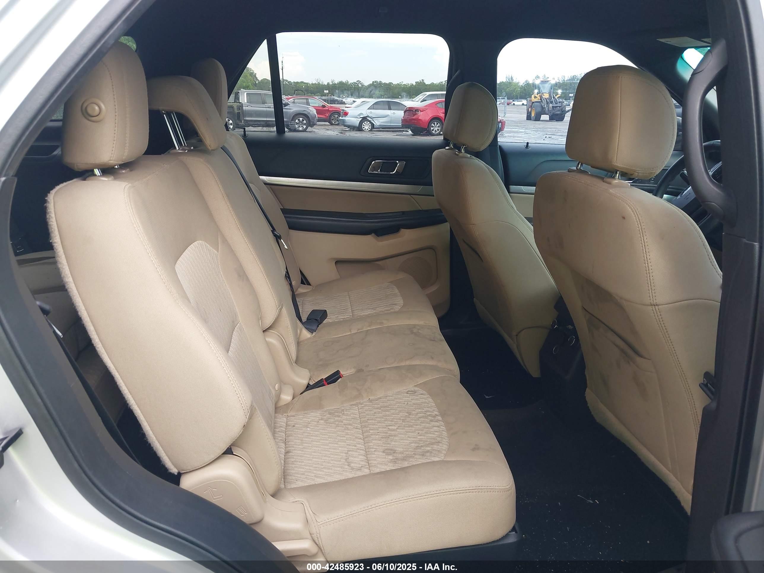 FORD EXPLORER image 8