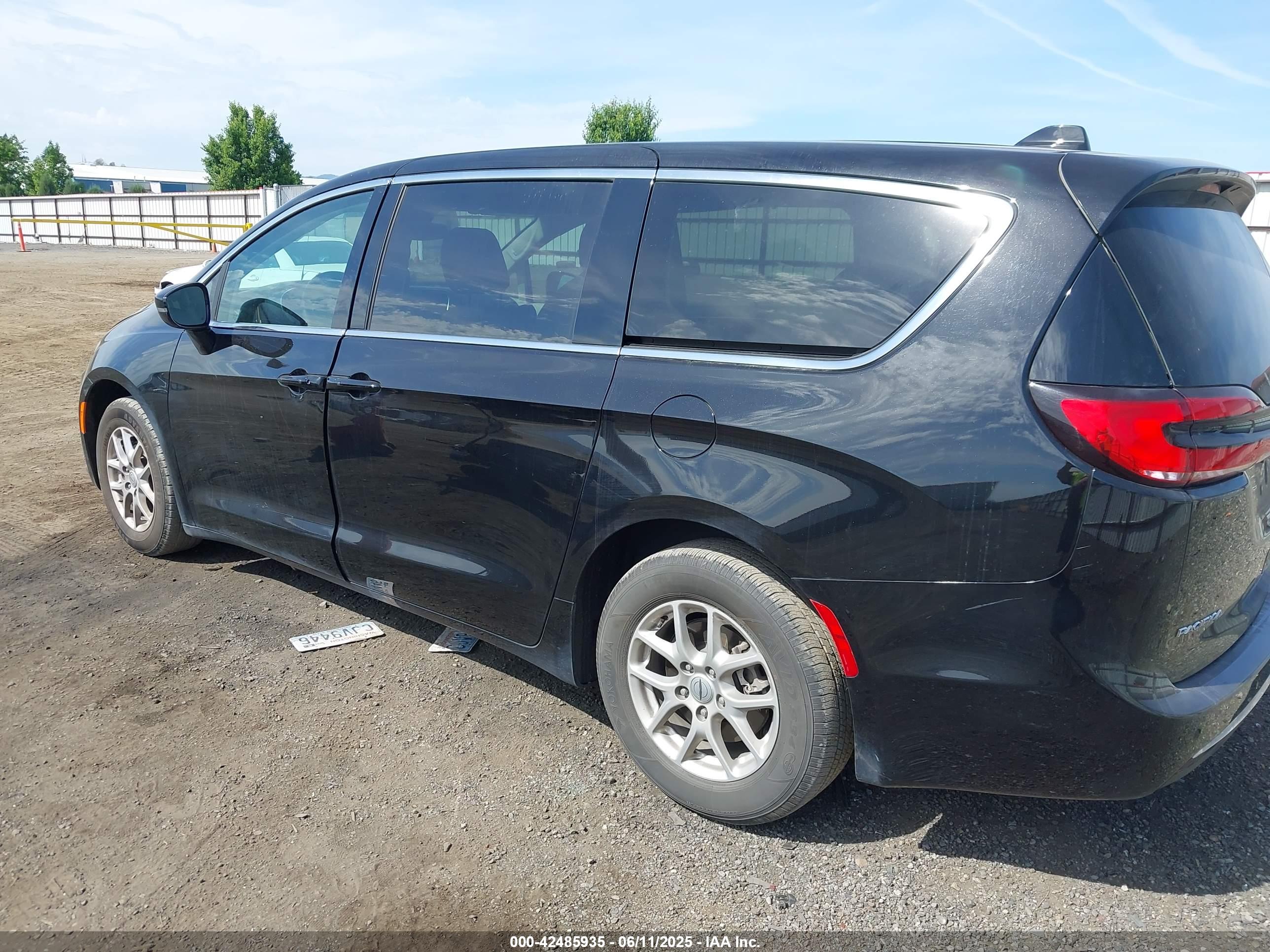 CHRYSLER PACIFICA image 3