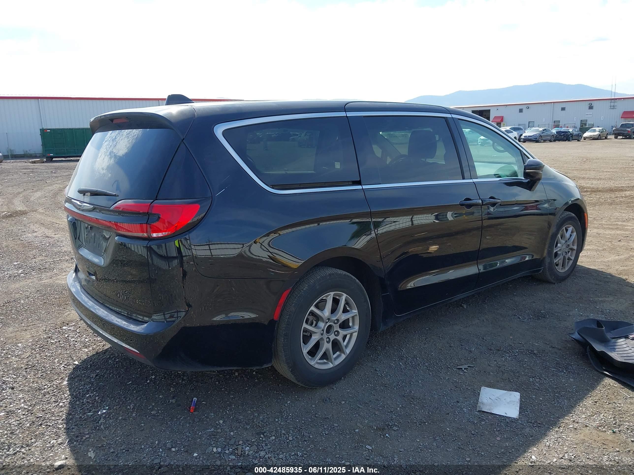 CHRYSLER PACIFICA image 4