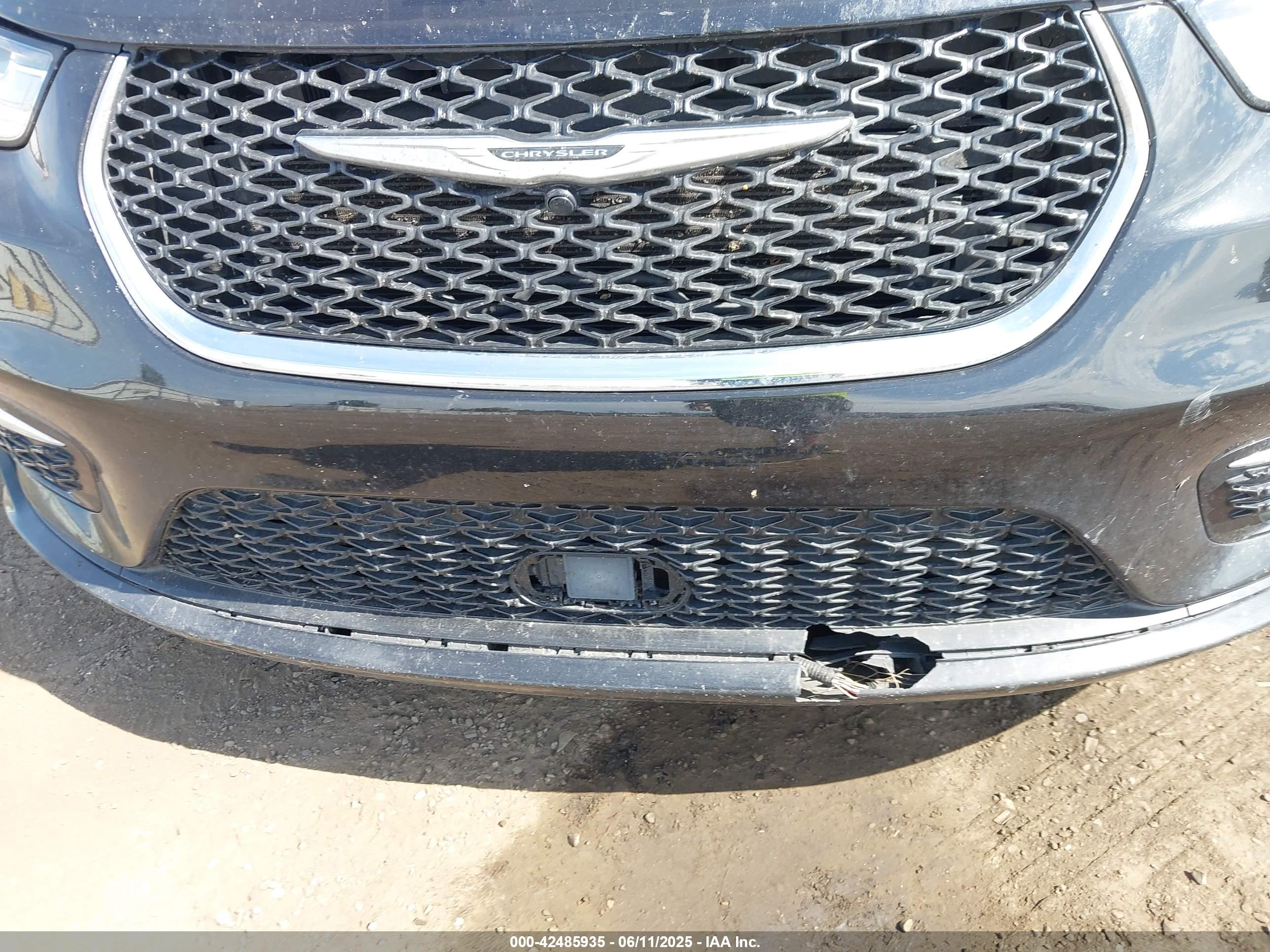 CHRYSLER PACIFICA image 6