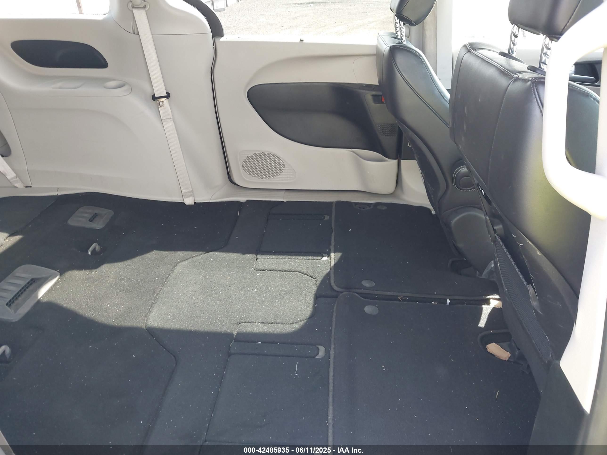CHRYSLER PACIFICA image 8