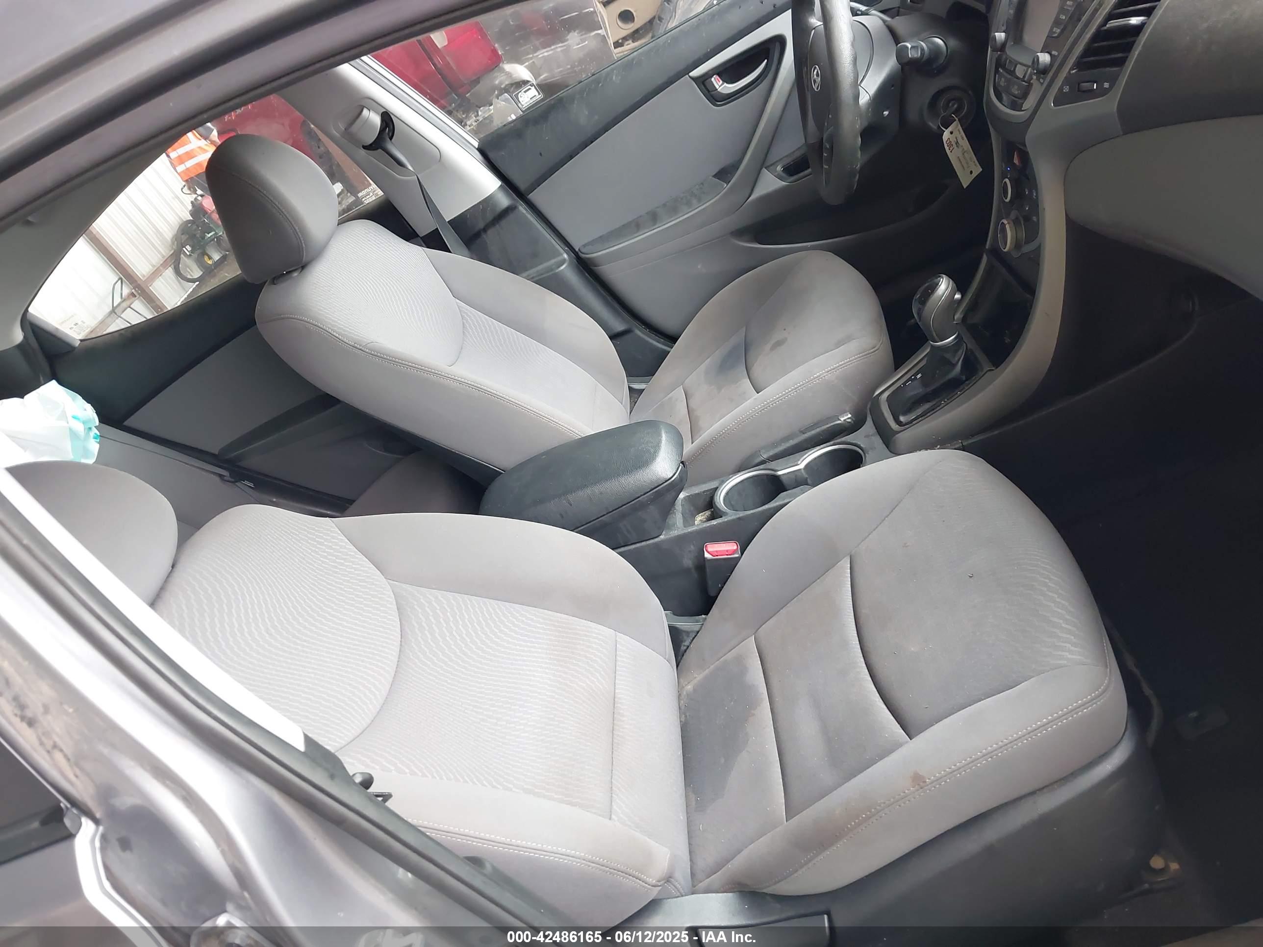 HYUNDAI ELANTRA image 5