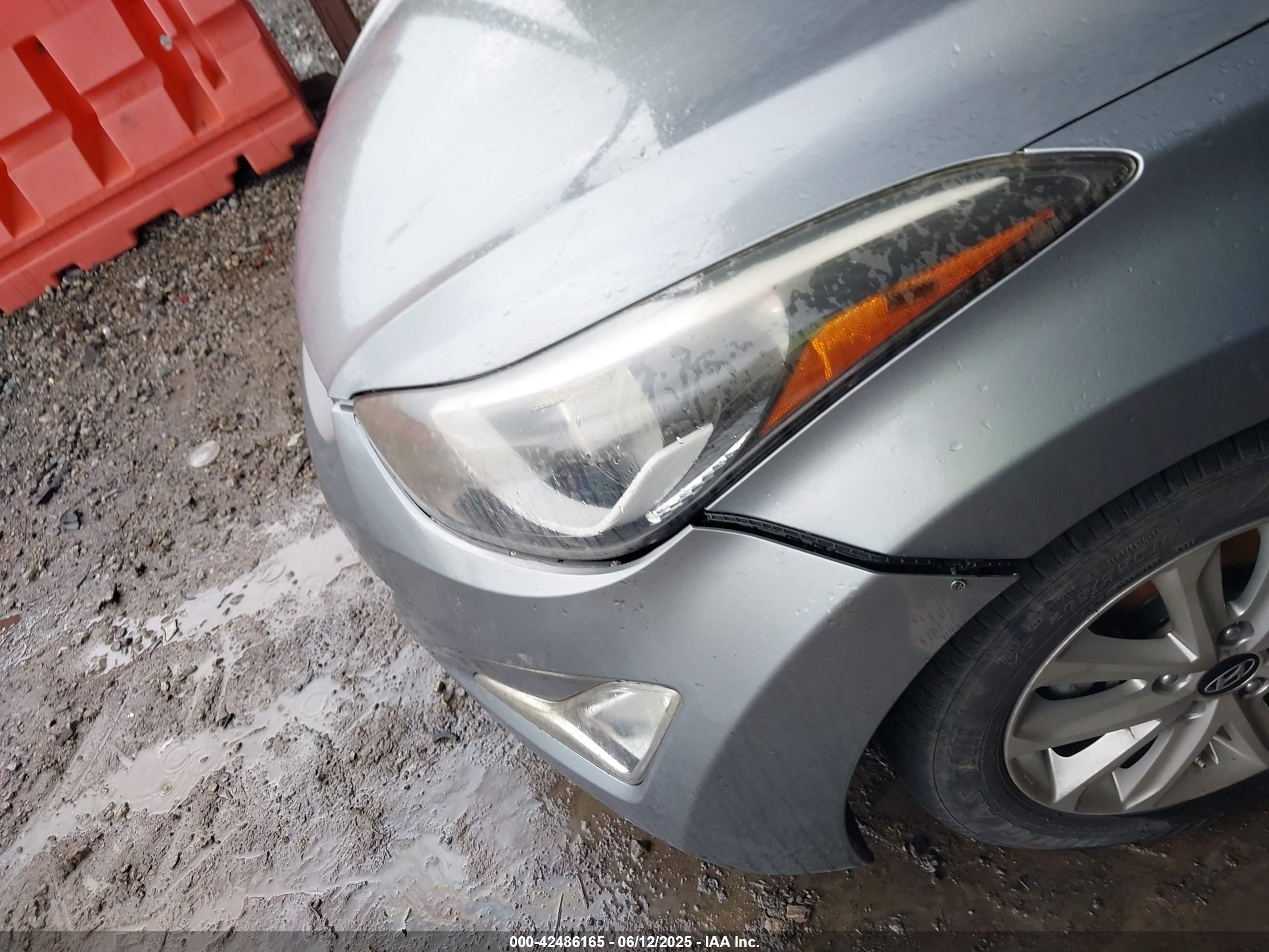HYUNDAI ELANTRA image 6