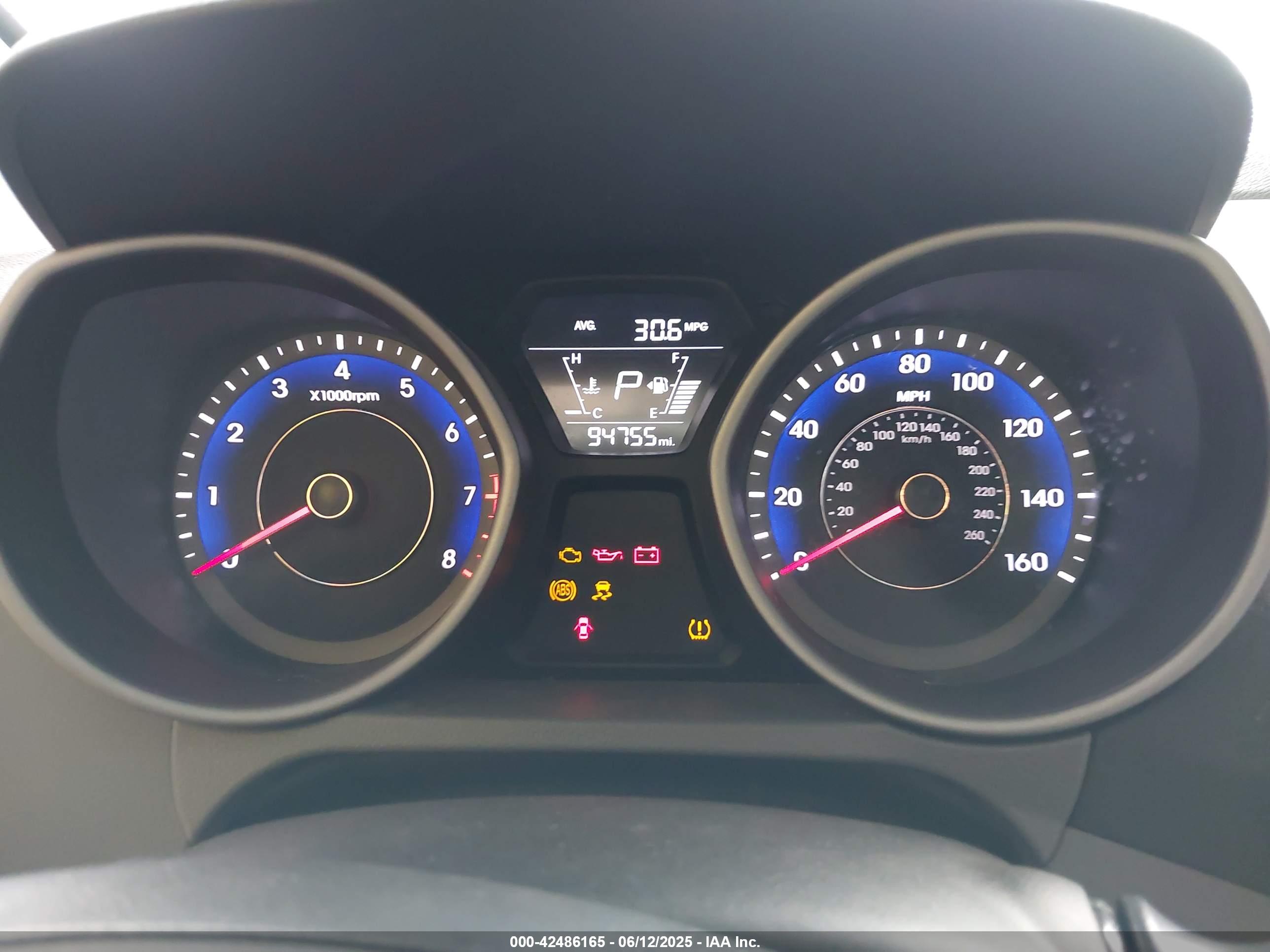 HYUNDAI ELANTRA image 7