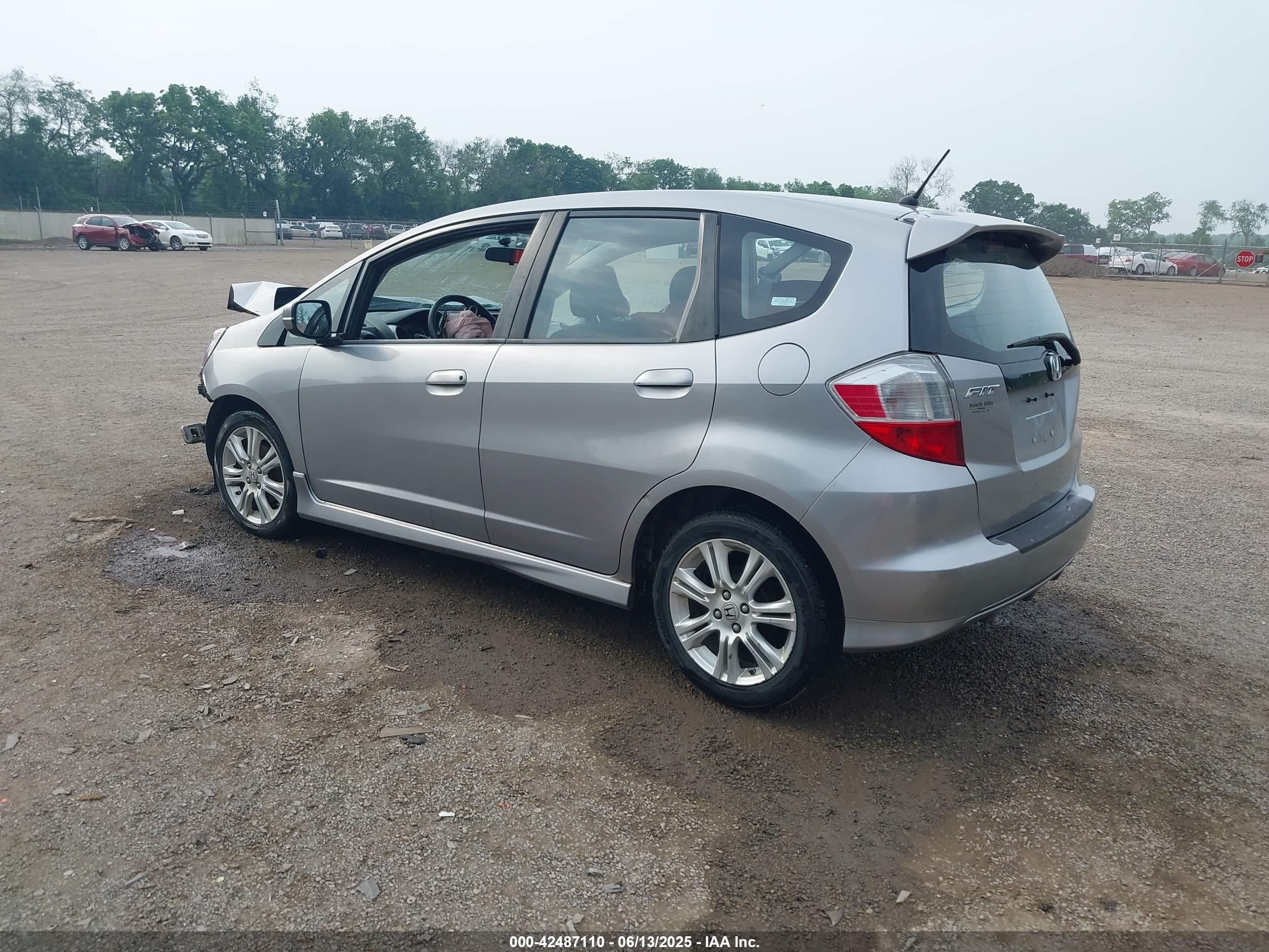 HONDA FIT image 3
