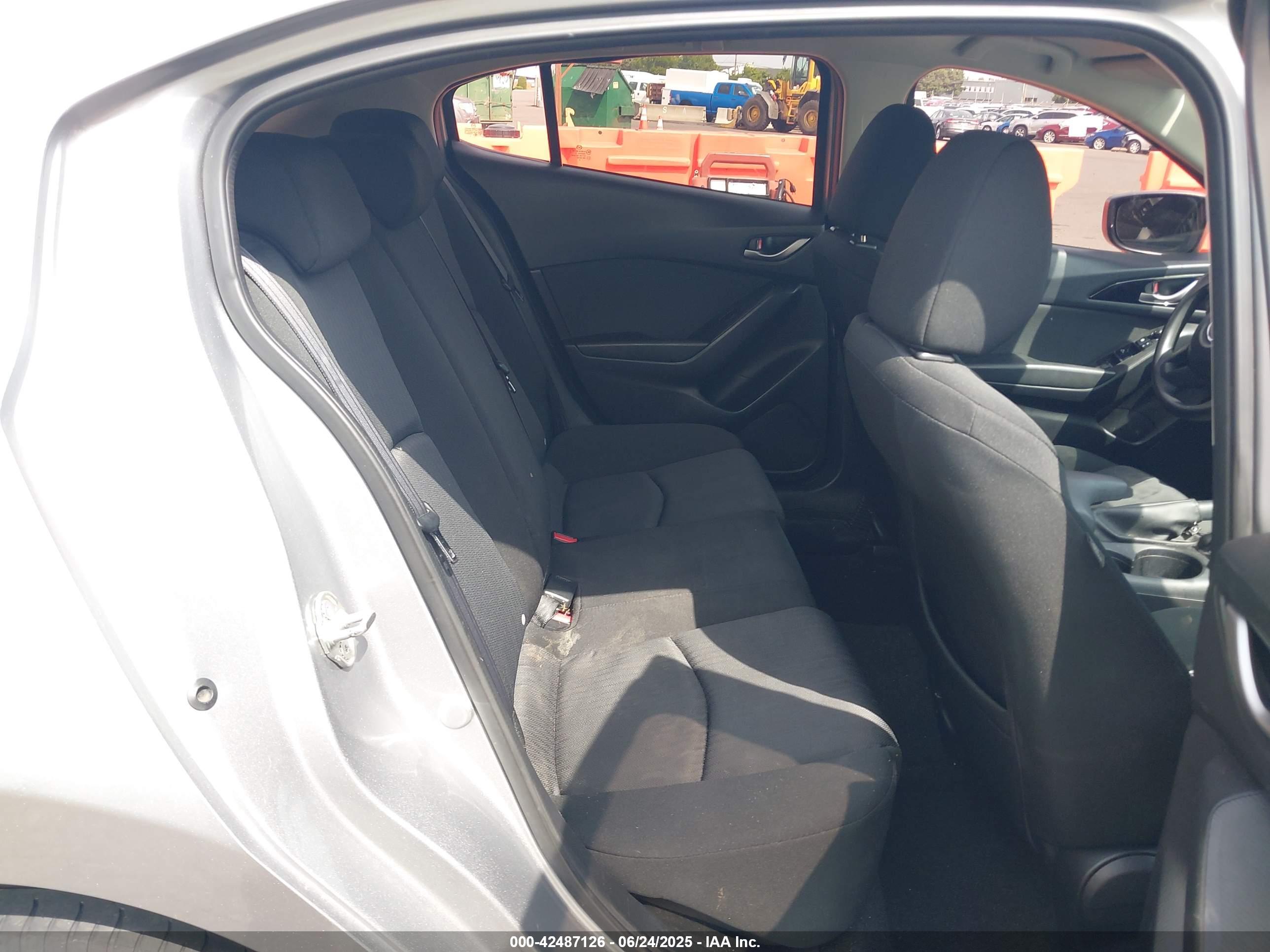 MAZDA MAZDA3 image 8