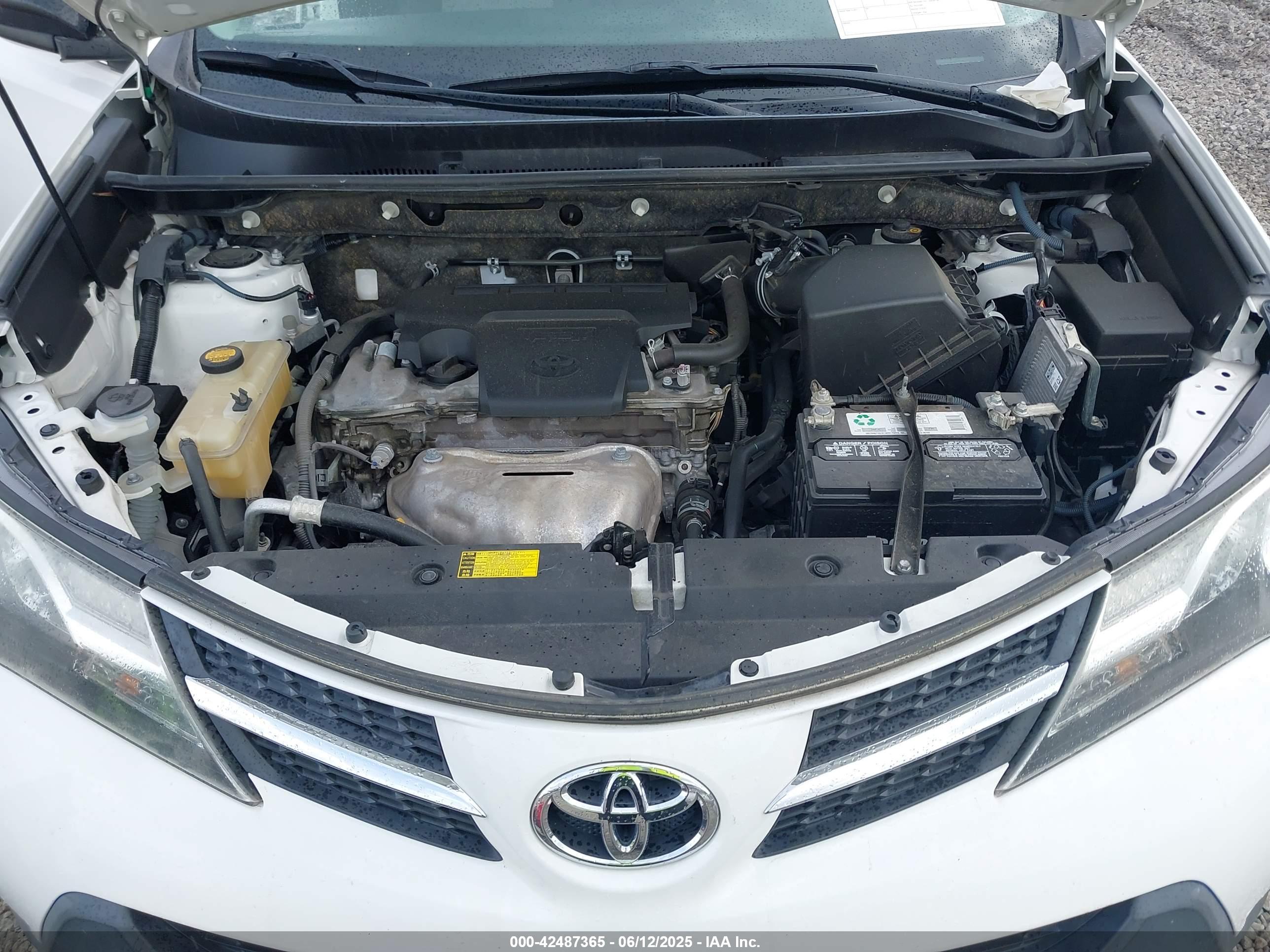 TOYOTA RAV4 image 10