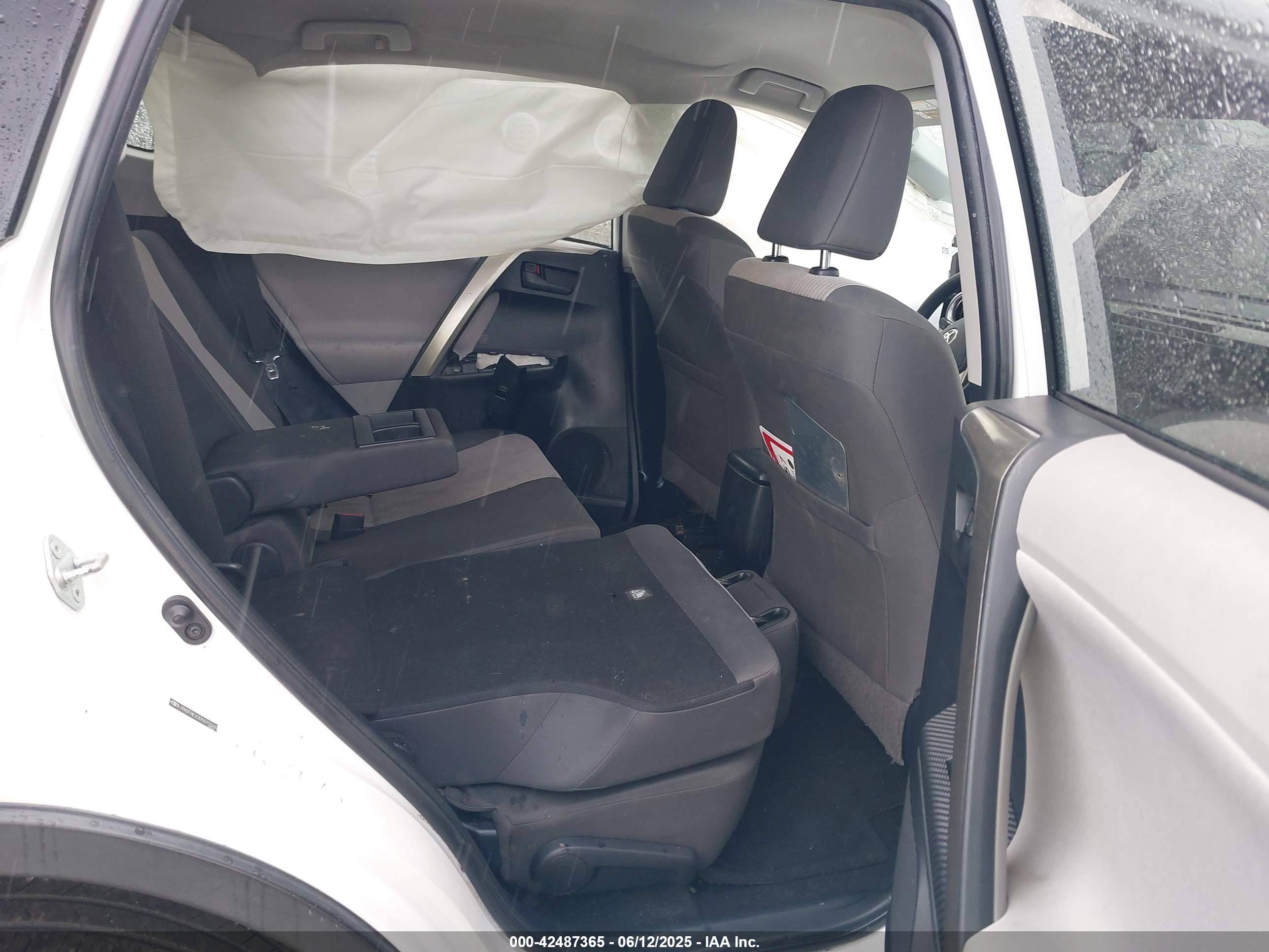 TOYOTA RAV4 image 8