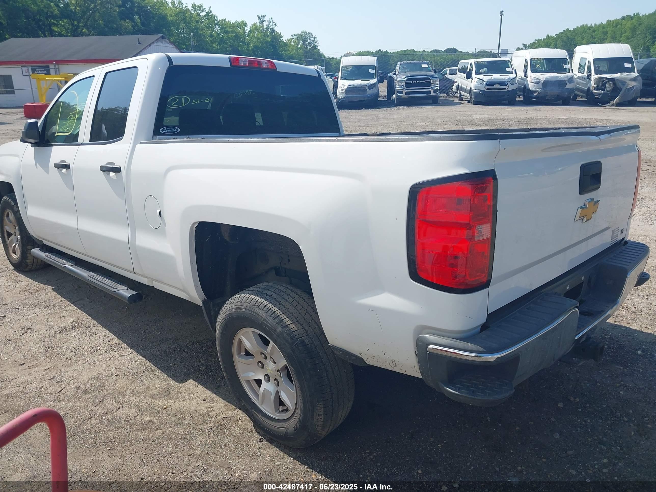 CHEVROLET SILVERADO image 3