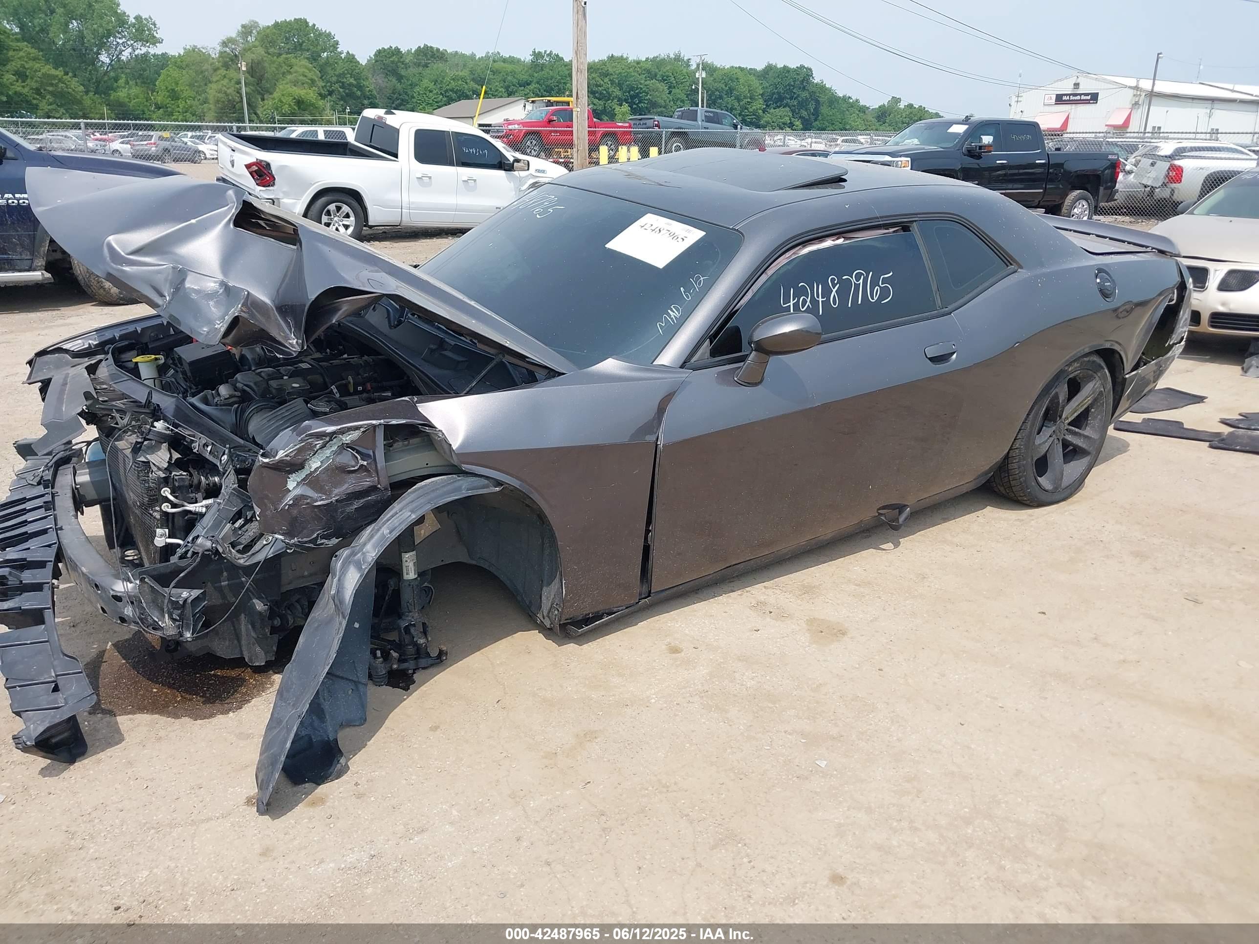 DODGE CHALLENGER image 2