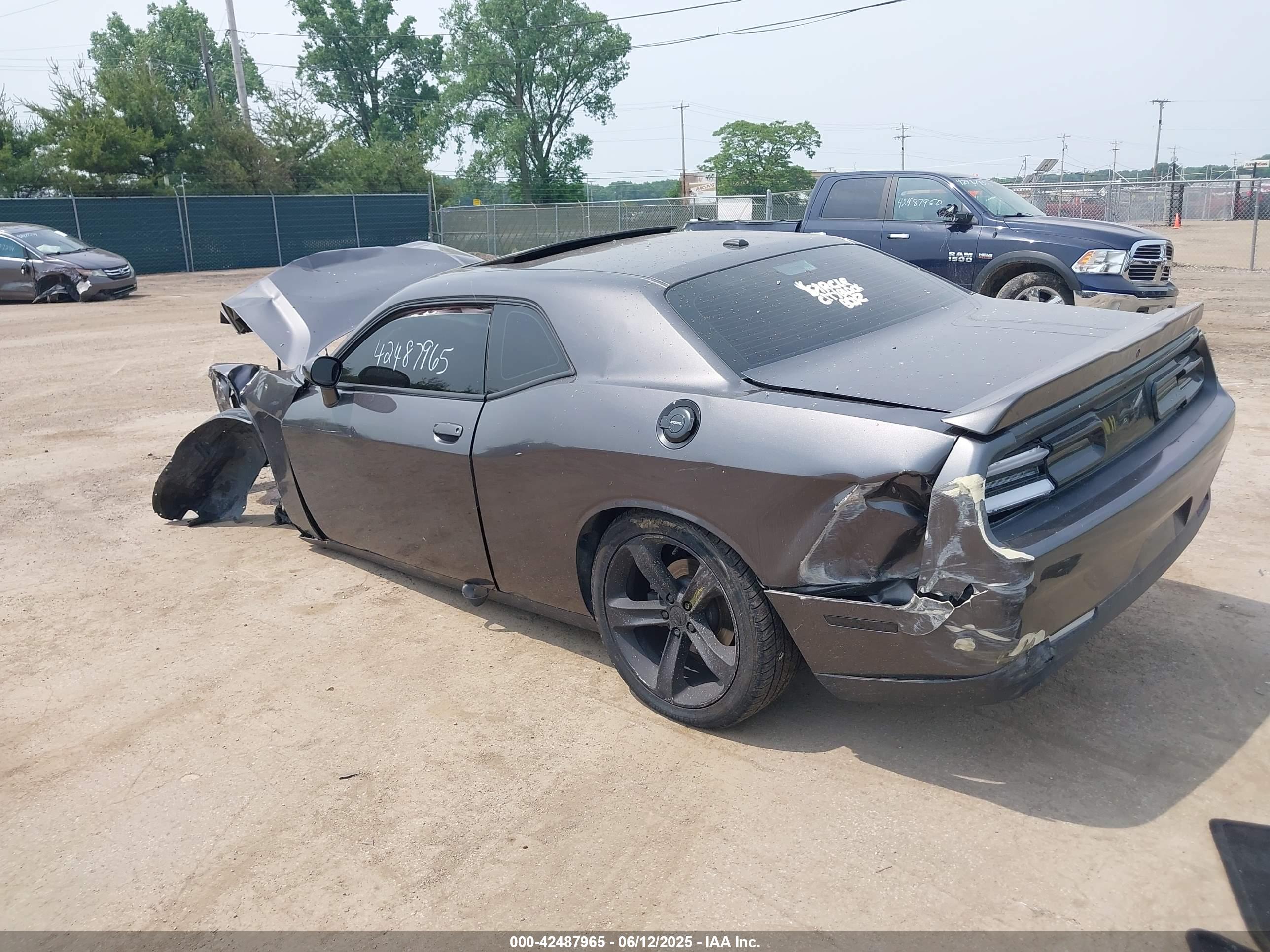 DODGE CHALLENGER image 3