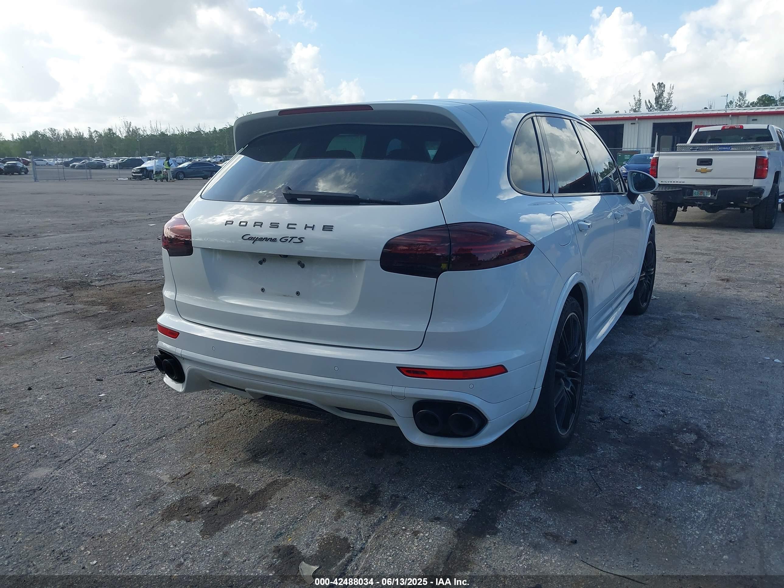 PORSCHE CAYENNE image 4