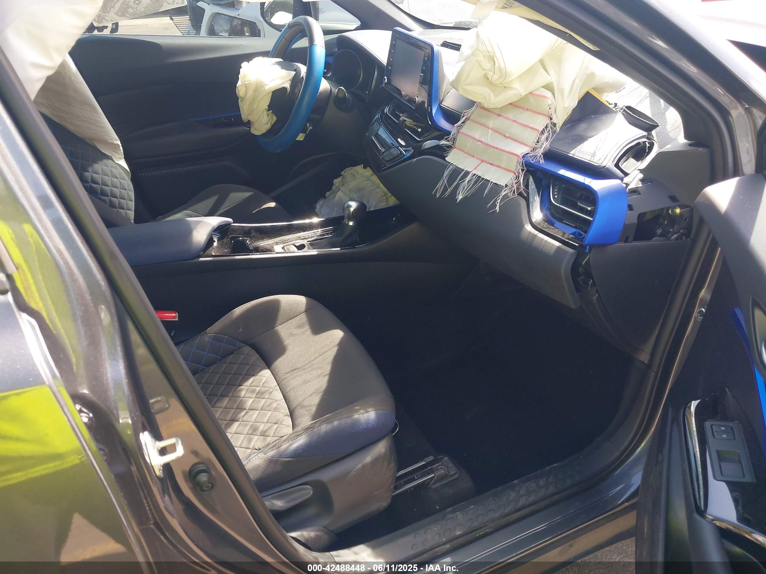 TOYOTA C-HR image 5