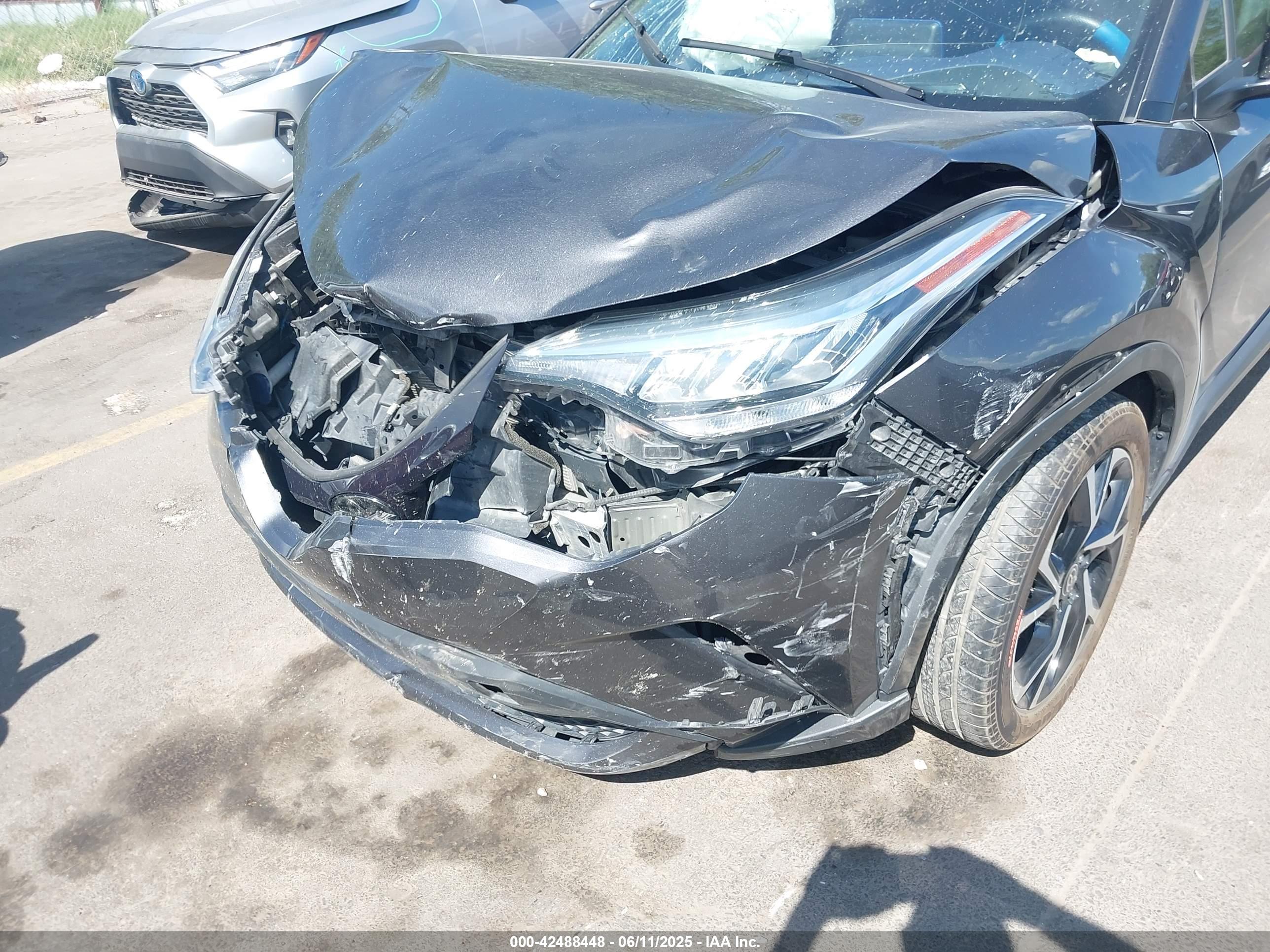 TOYOTA C-HR image 6